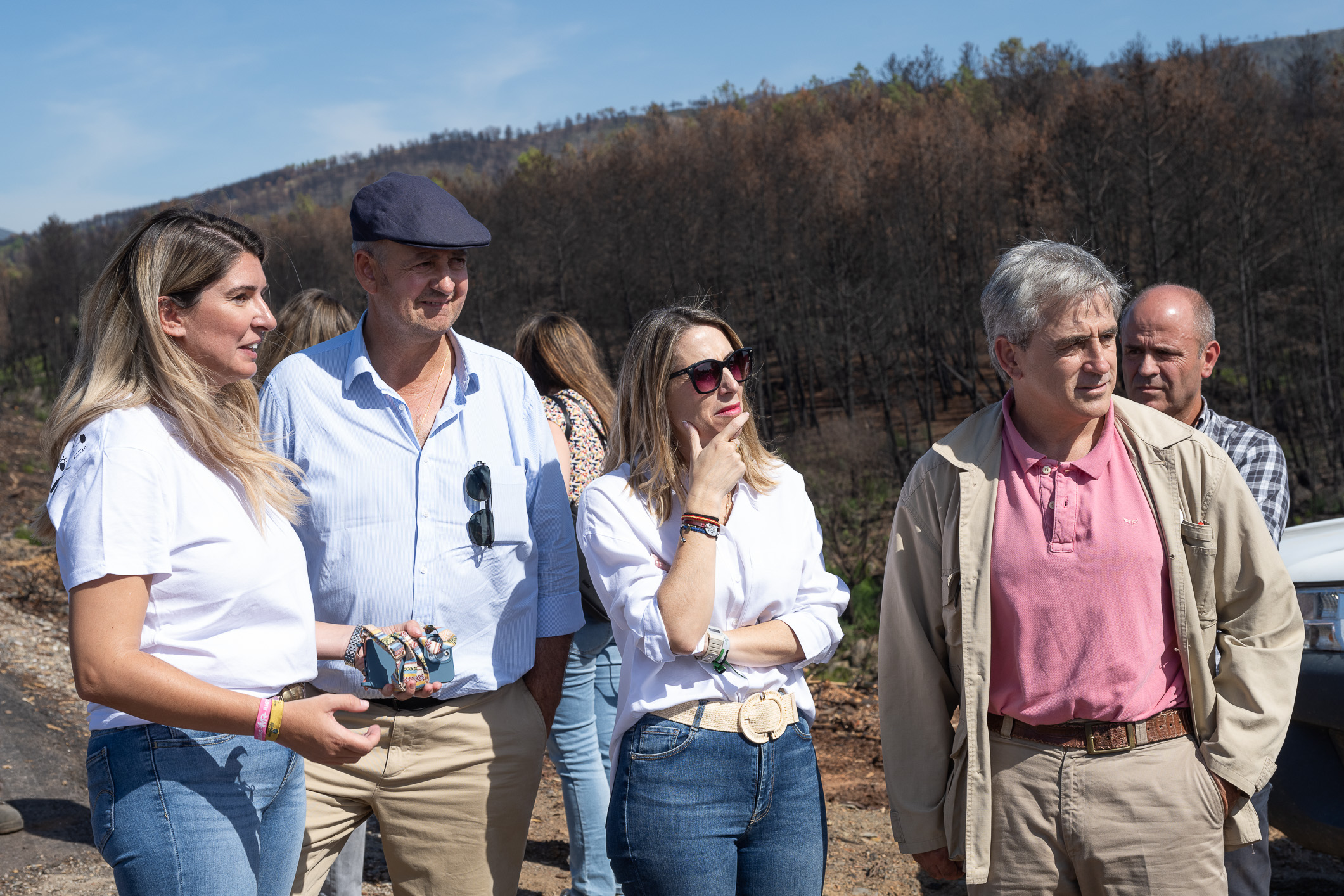 Image 3 of article La presidenta visita junto a la consejera de Gestión Forestal los trabajos de recuperación de Las Hurdes y Gata tras los incendios