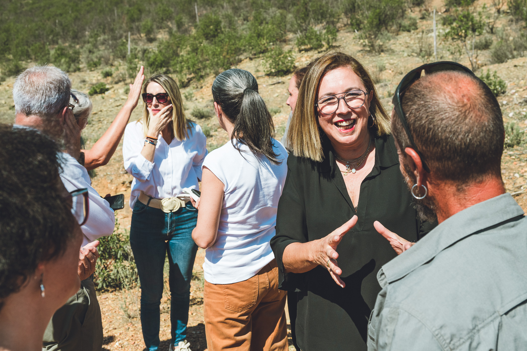 Foto de la consejera de Agricultura durante la suelta