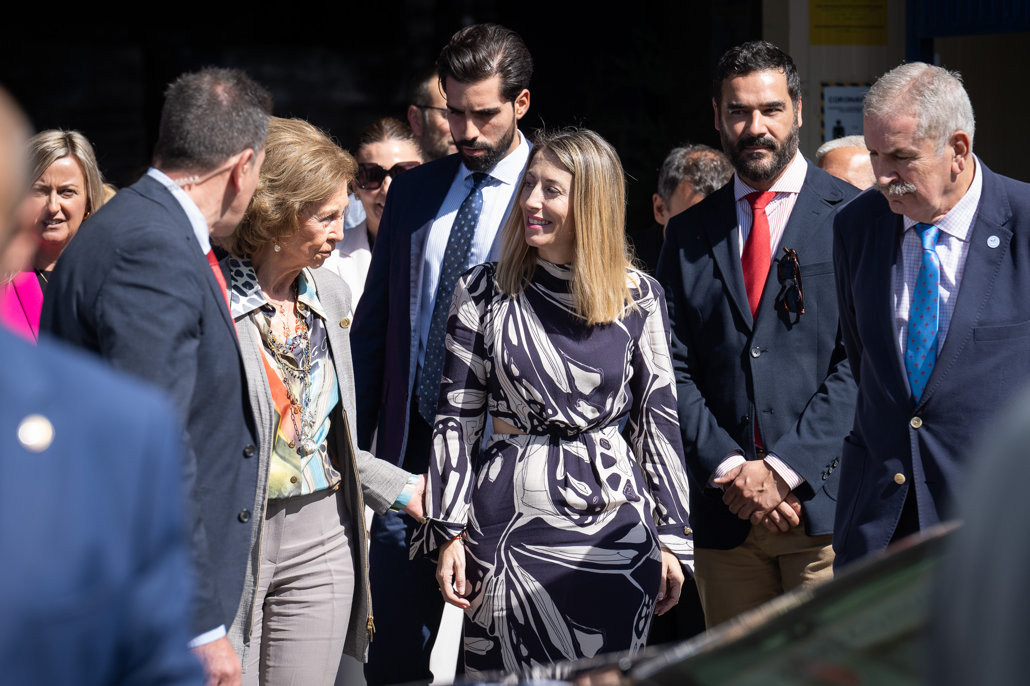 Doña Sofía se despide de la presidenta de la Junta, María Guardiola.