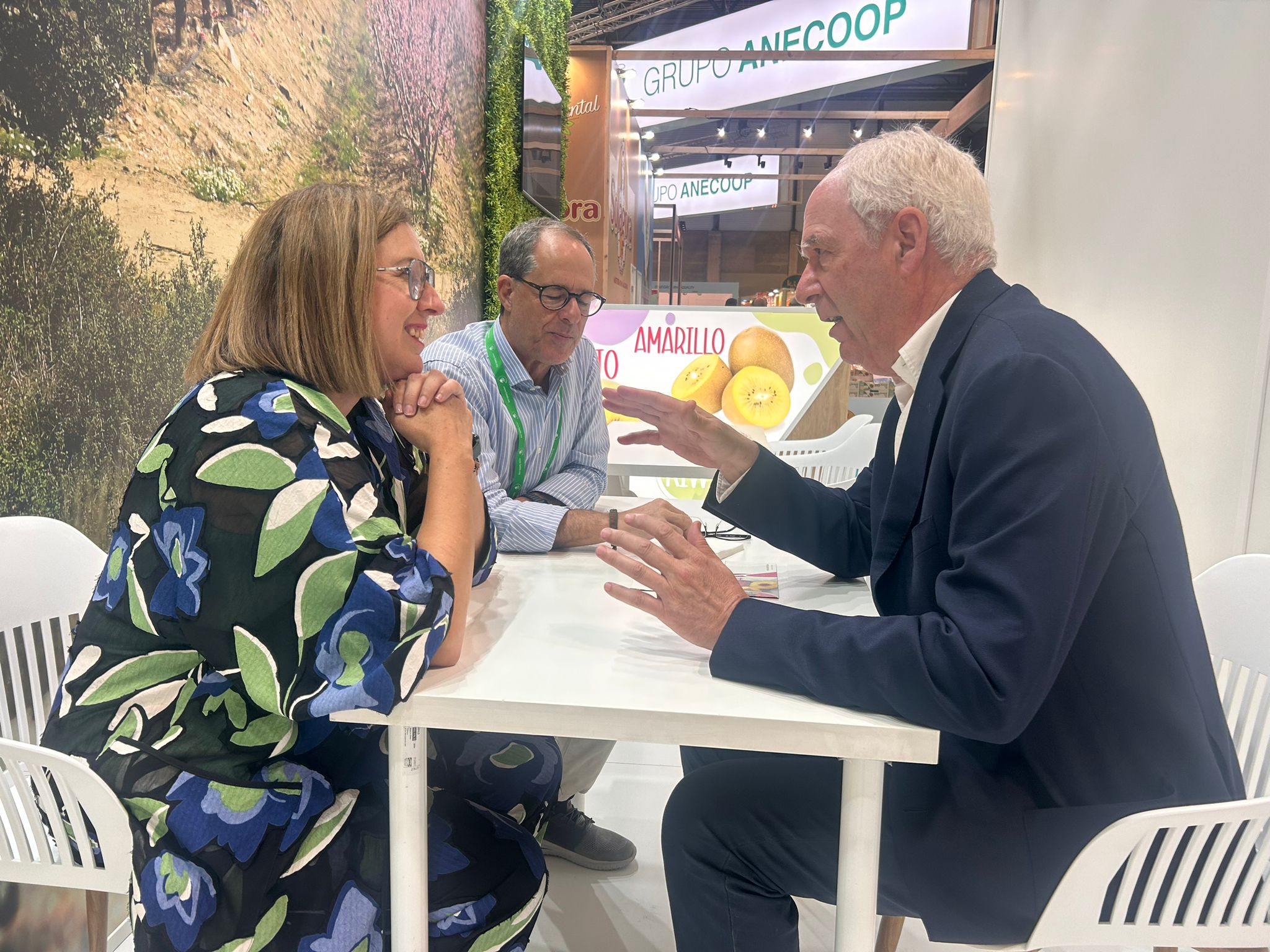 Foto de la visita de la consejera de Agricultura a la feria