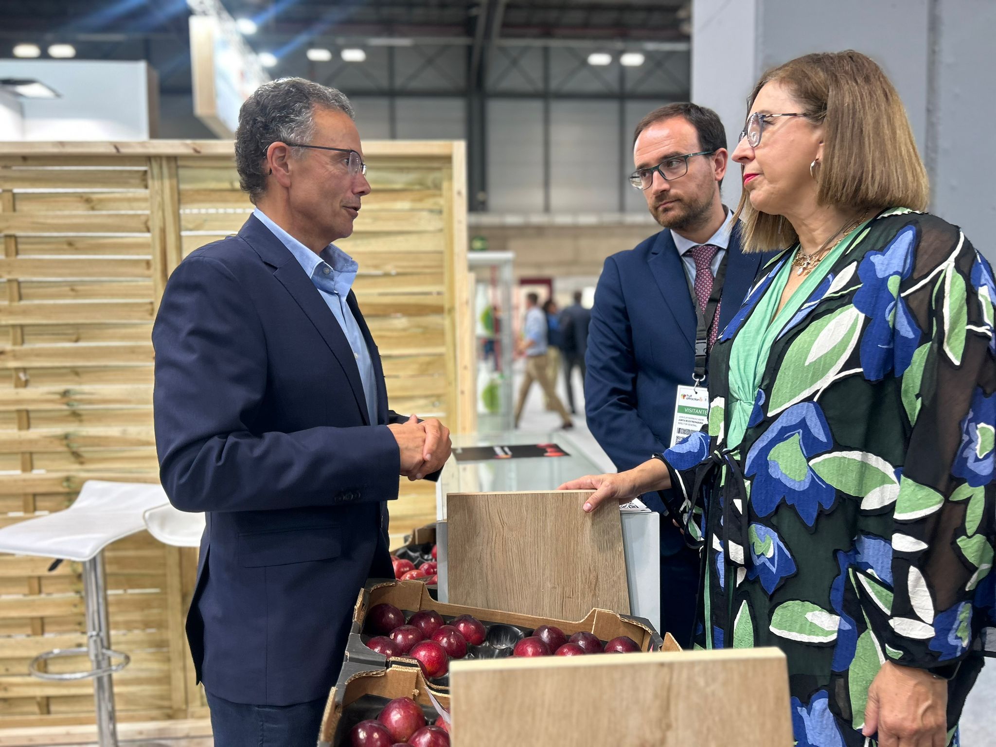 Foto de la visita de la consejera de Agricultura a la feria