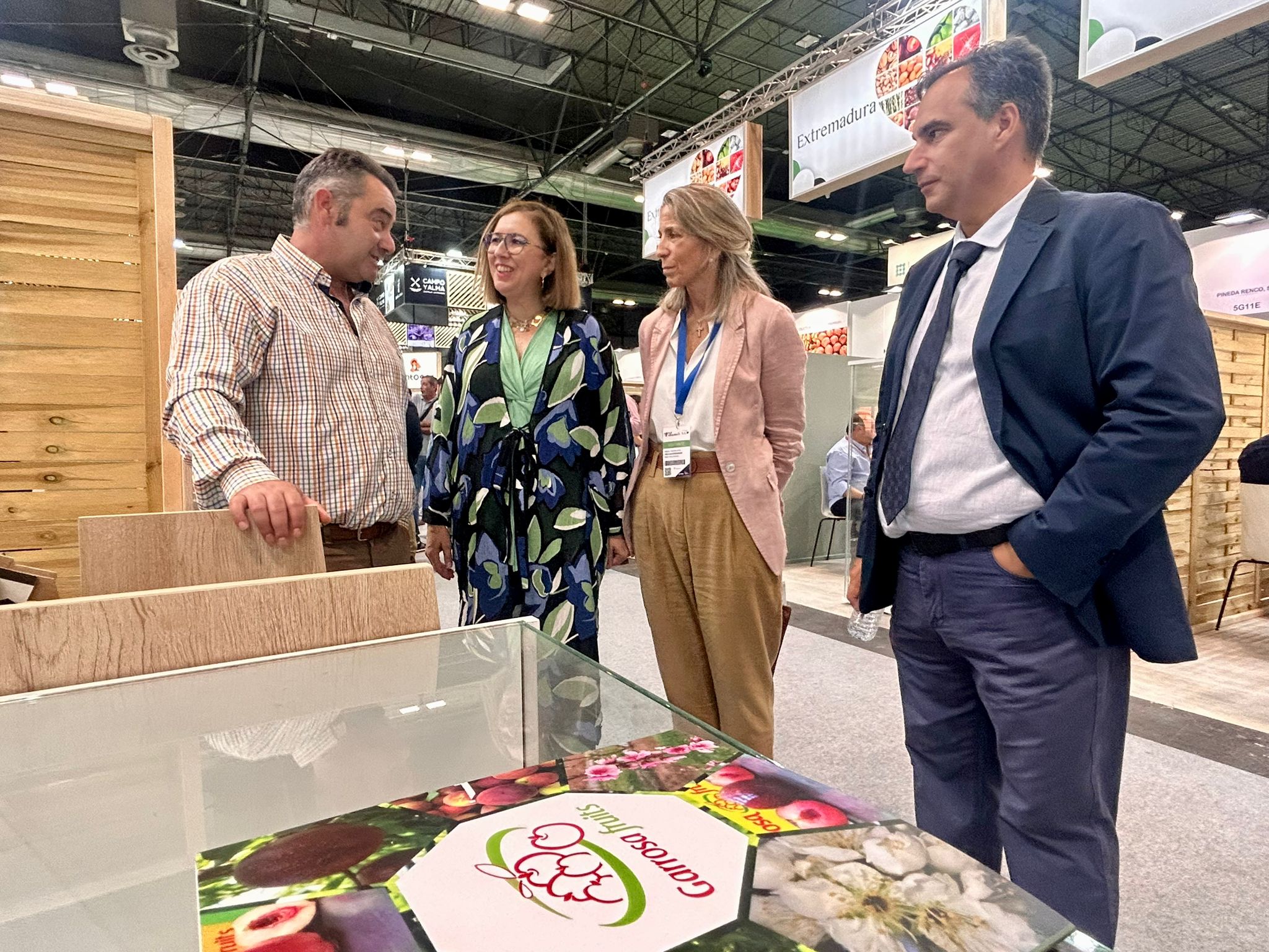 Foto de la visita de la consejera de Agricultura a la feria