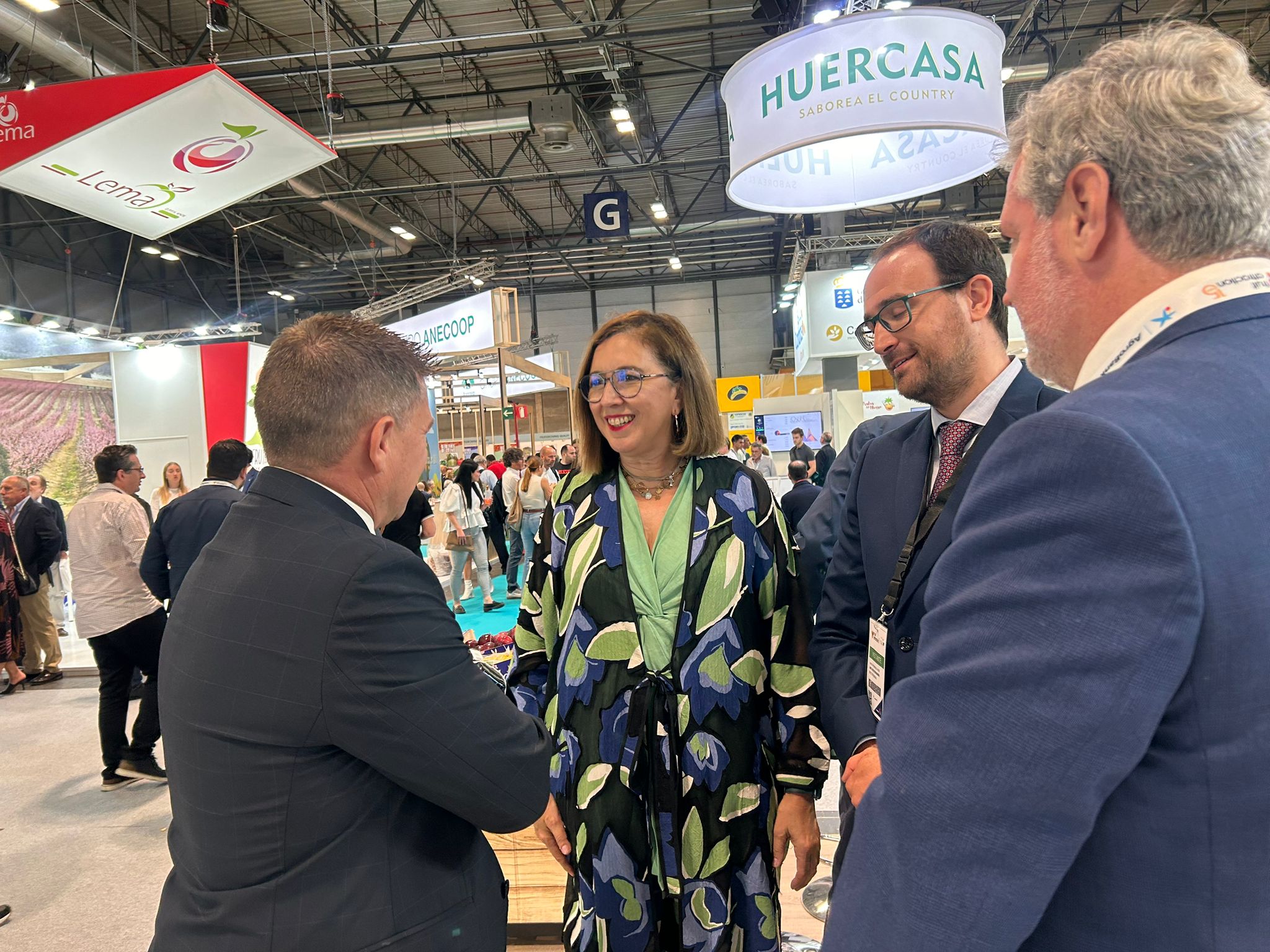 Foto de la visita de la consejera de Agricultura a la feria