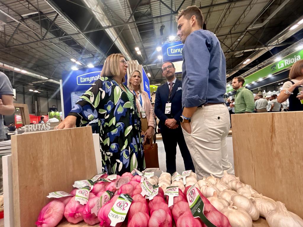 Foto de la visita de la consejera de Agricultura a la feria