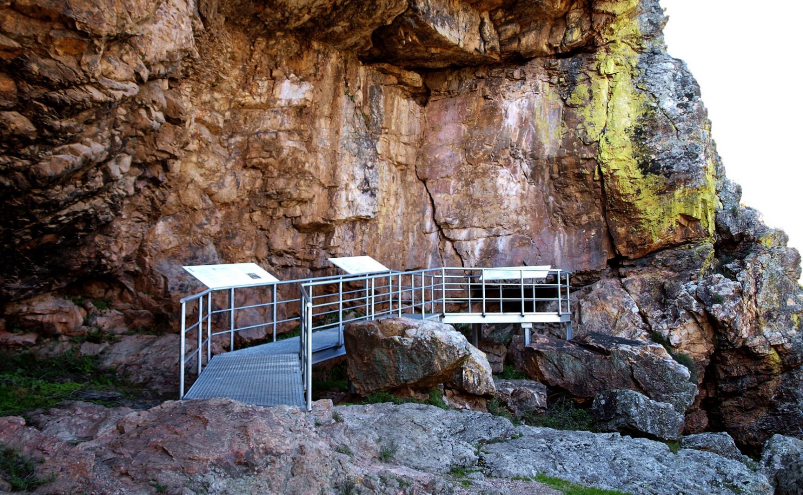 Foto de la Cueva de la Chiquita (Cañamero)