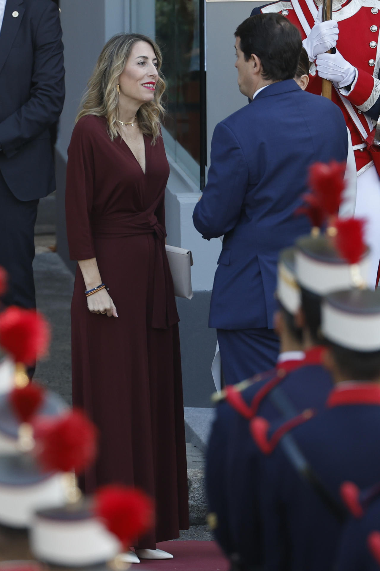 María Guardiola asiste a los actos de conmemoración del Día de la Fiesta Nacional