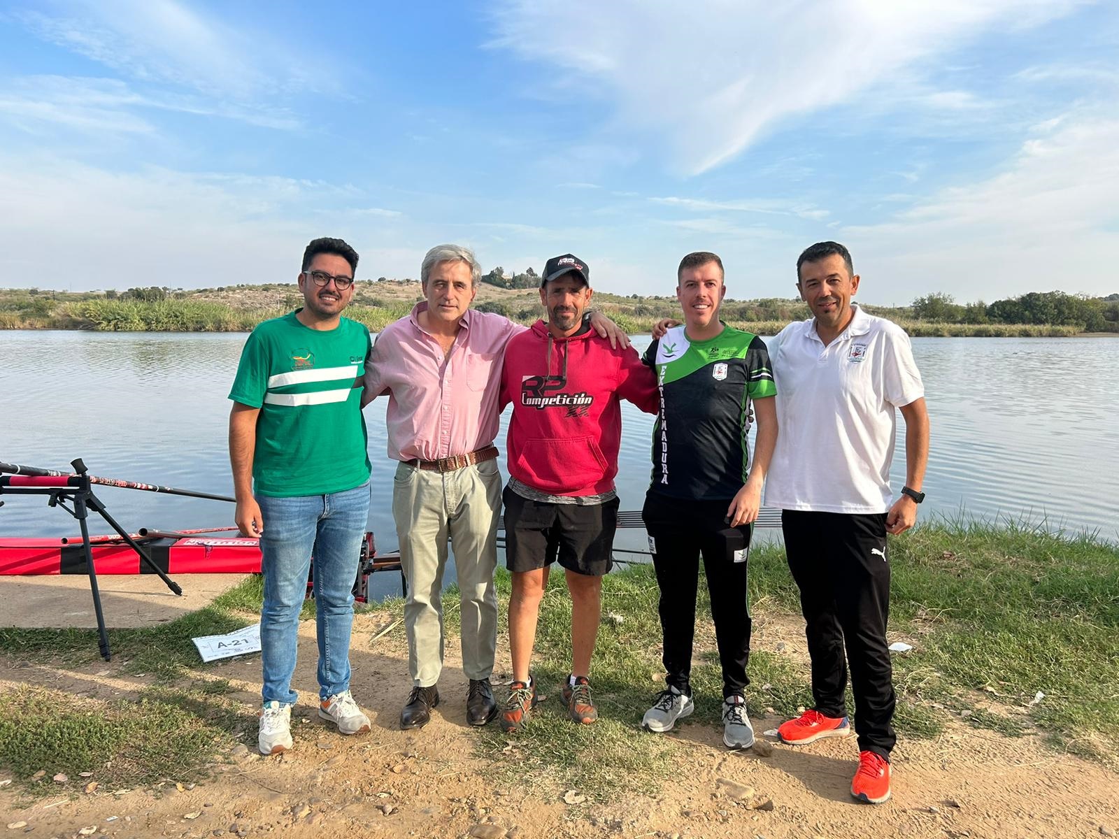 Image 0 of article El consejero de Gestión Forestal y Mundo Rural felicita a la selección extremeña por su bronce en el Campeonato de España de Pesca