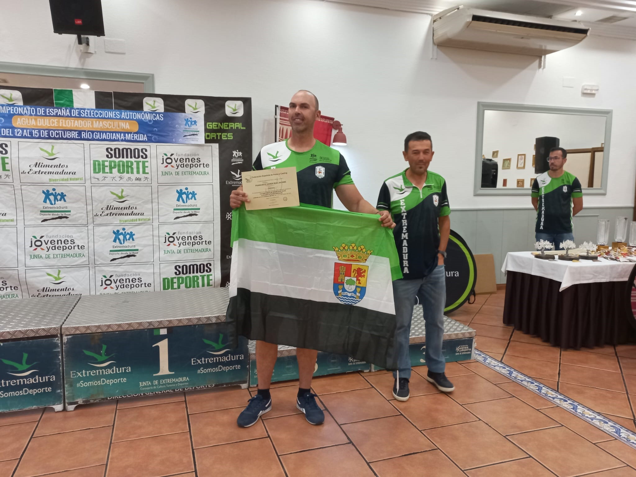 Image 1 of article El consejero de Gestión Forestal y Mundo Rural felicita a la selección extremeña por su bronce en el Campeonato de España de Pesca