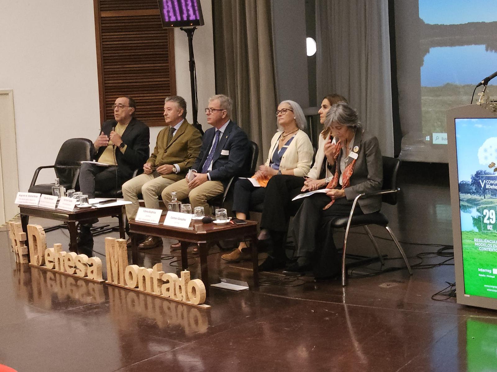 Image 1 of article La Junta defiende la importancia que tiene la dehesa como sistema ganadero y enclave de biodiversidad