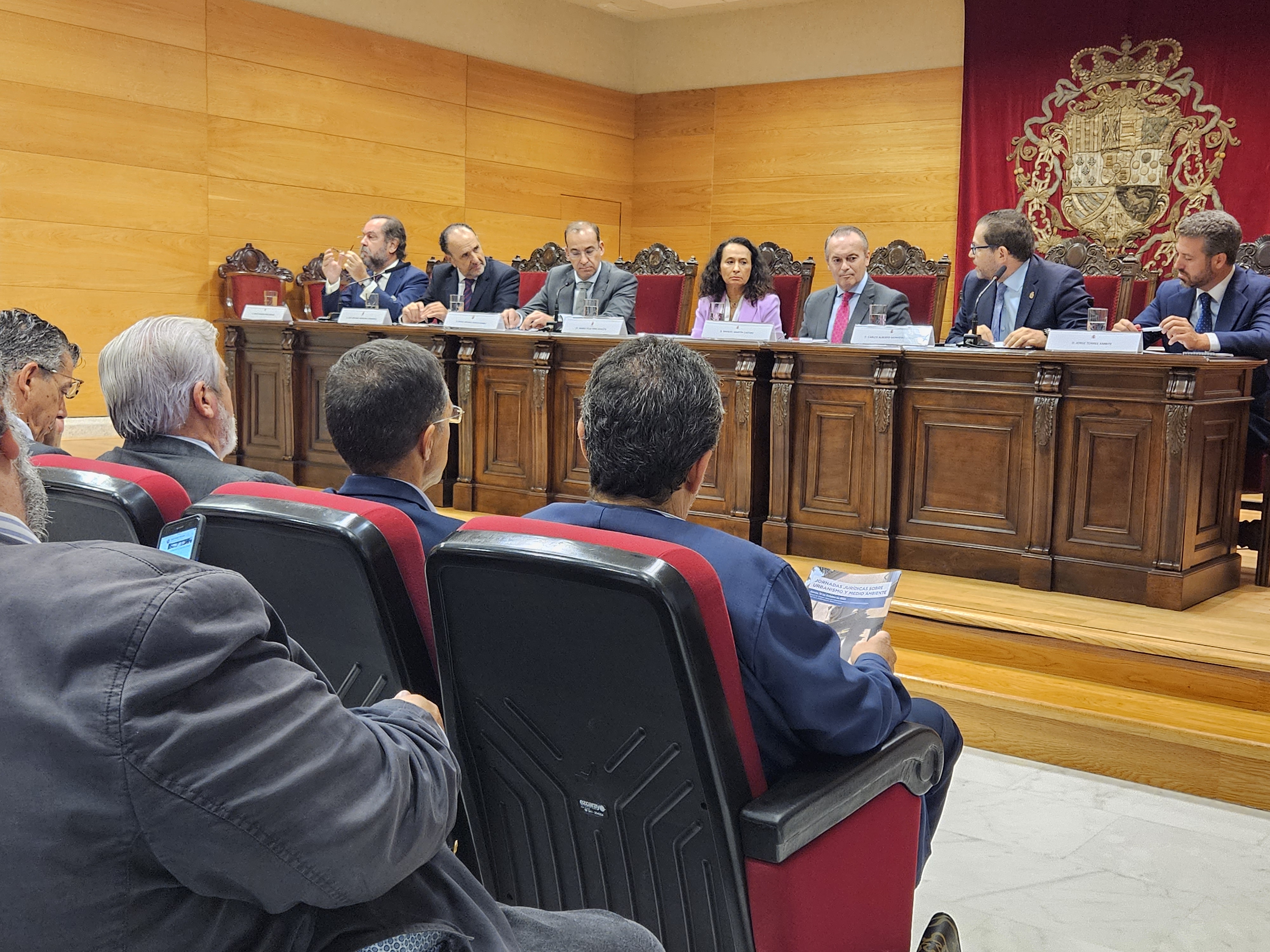 Foto del consejero y otras autoridades en el acto