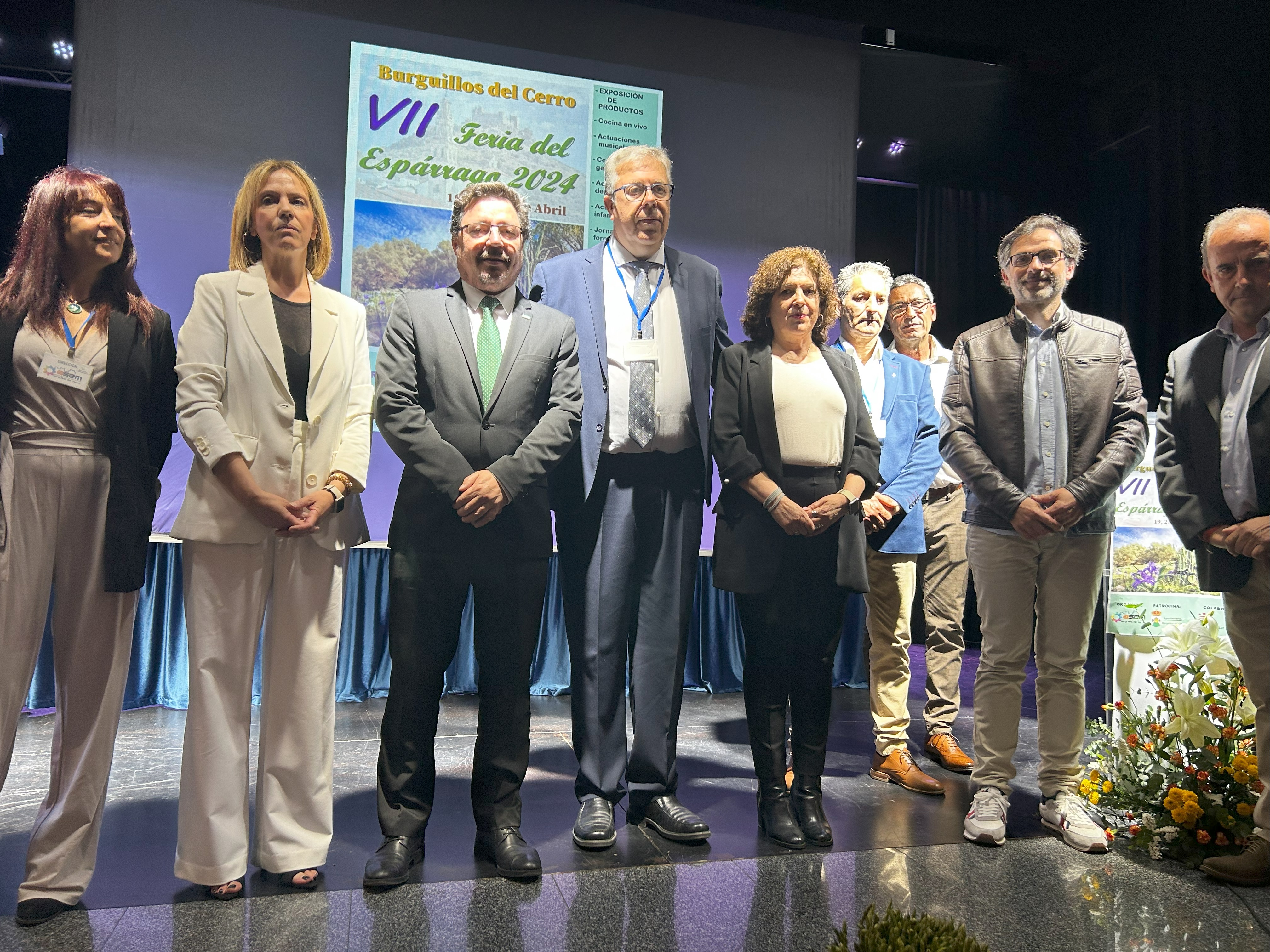 Foto de Santamaría visita la VII Feria del Espárrago de Burguillos del Cerro y destaca la dinamización económica de esta feria sectorial y su reclamo para el turismo gastronómico