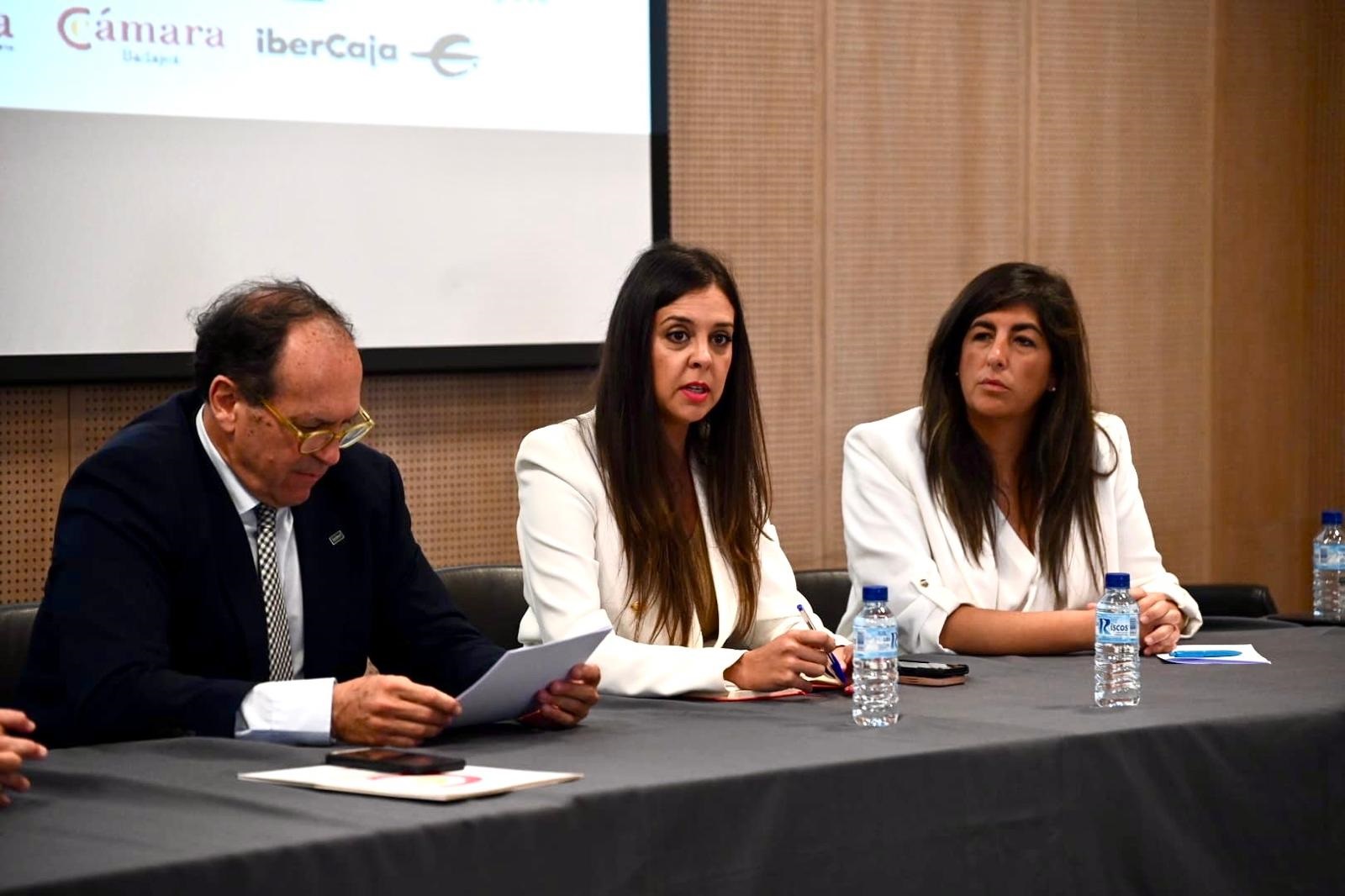 Imagen del artículo La directora general de Empresa destaca las oportunidades que genera el entorno transfronterizo en una jornada de la Cámara de Comercio de Badajoz