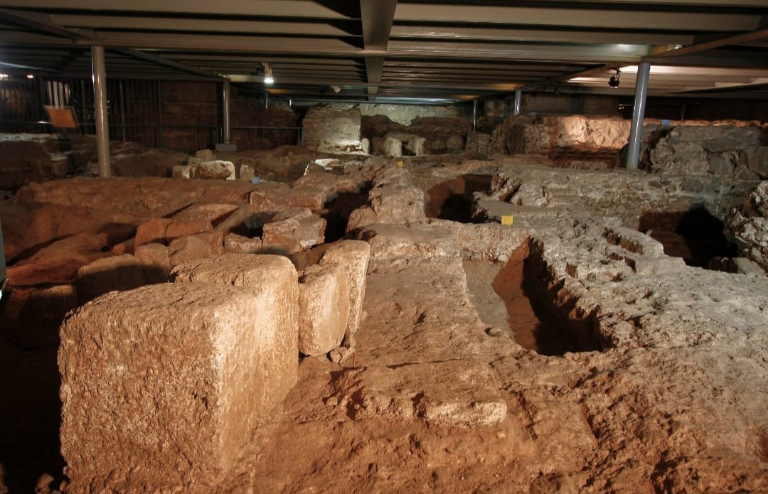 Imagen del artículo Catorce centros educativos participan en un taller para descubrir los secretos subterráneos de la Basílica de Santa Eulalia de Mérida