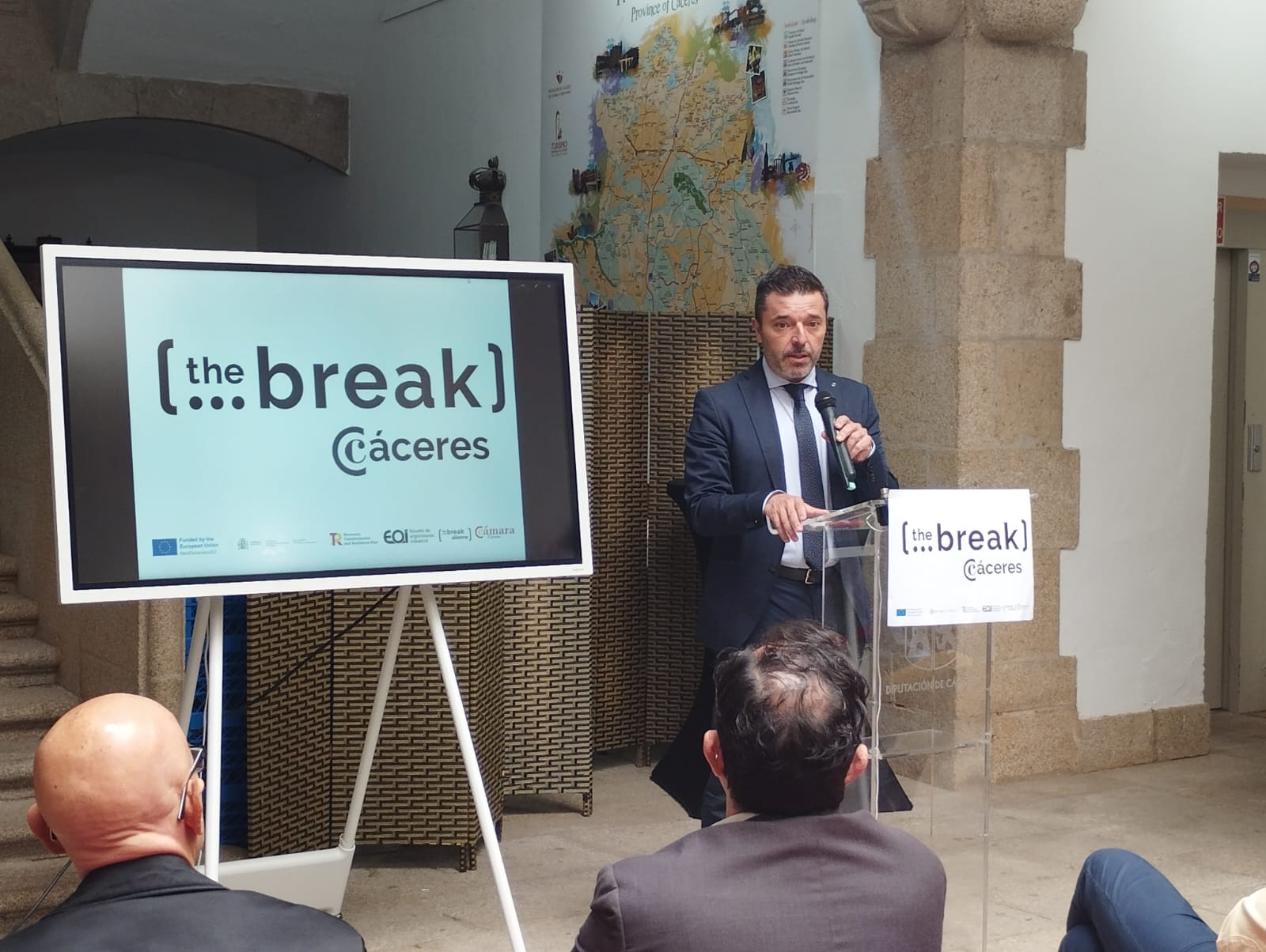 Imagen del artículo El director de Acción Exterior considera imprescindible aunar esfuerzos entre todas las administraciones para combatir la despoblación