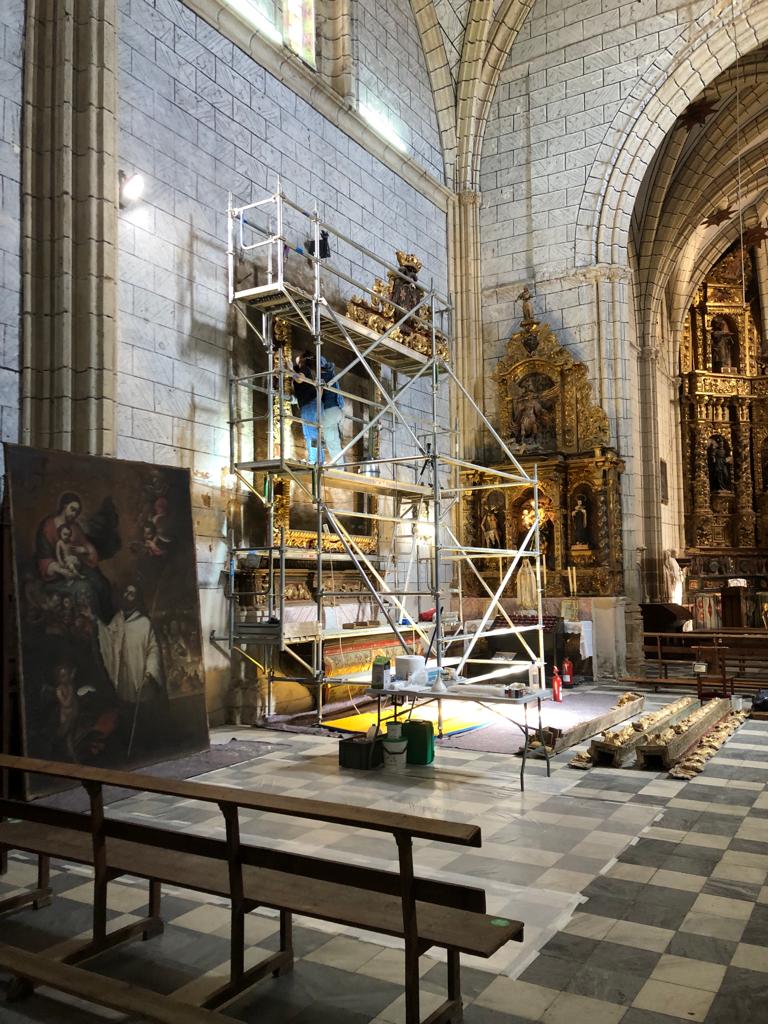 Image 2 of article Salen a la luz pinturas de pan de oro del siglo XV en el retablo de la iglesia de Santiago de Llerena