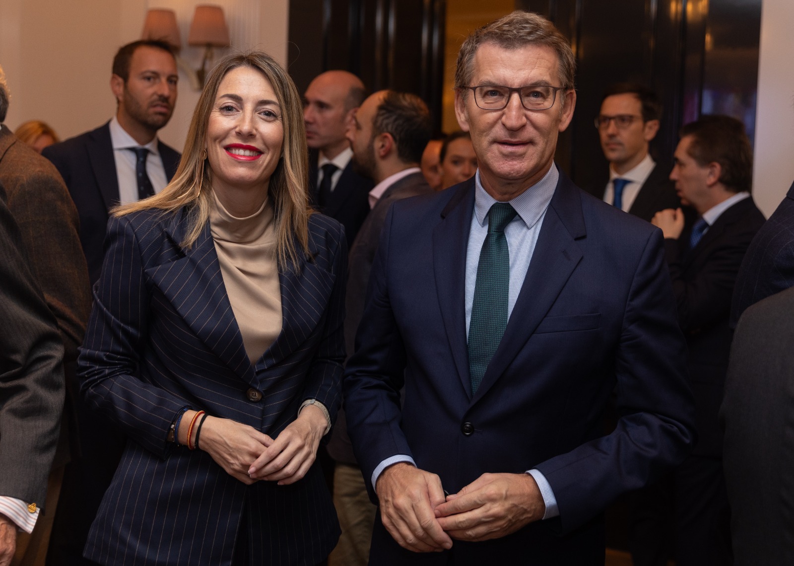 Foto de la presidenta de la Junta de Extremadura y el presidente del PP