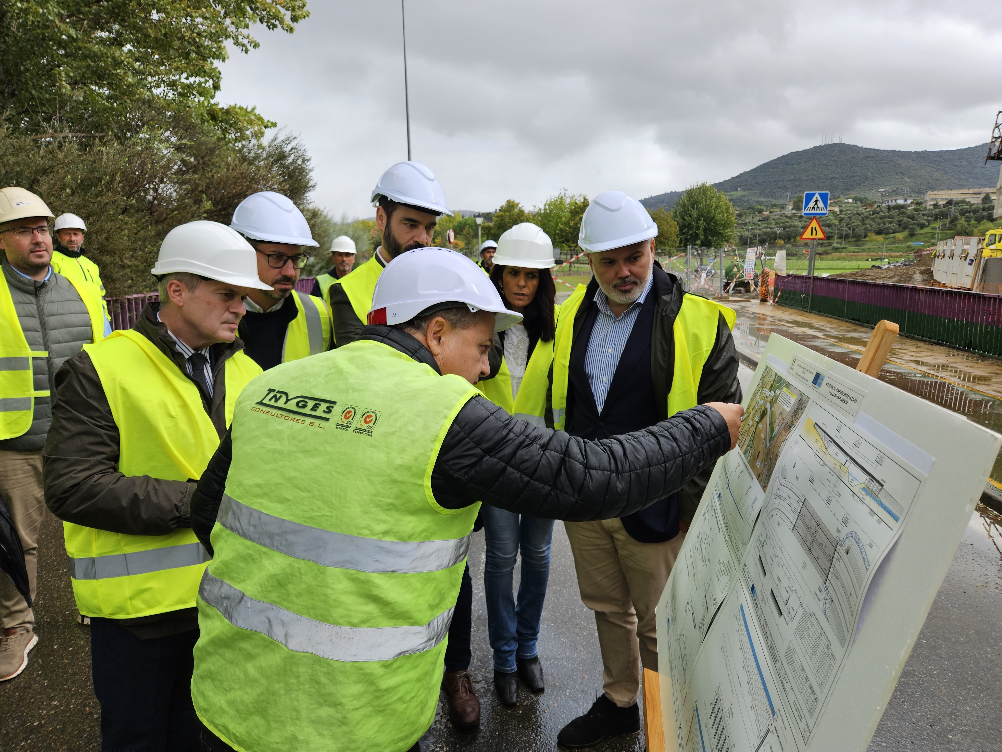 El consejero de Infraestructuras, Transporte y Vivienda, Manuel Martín Castizo, durante la visita a Plasencia