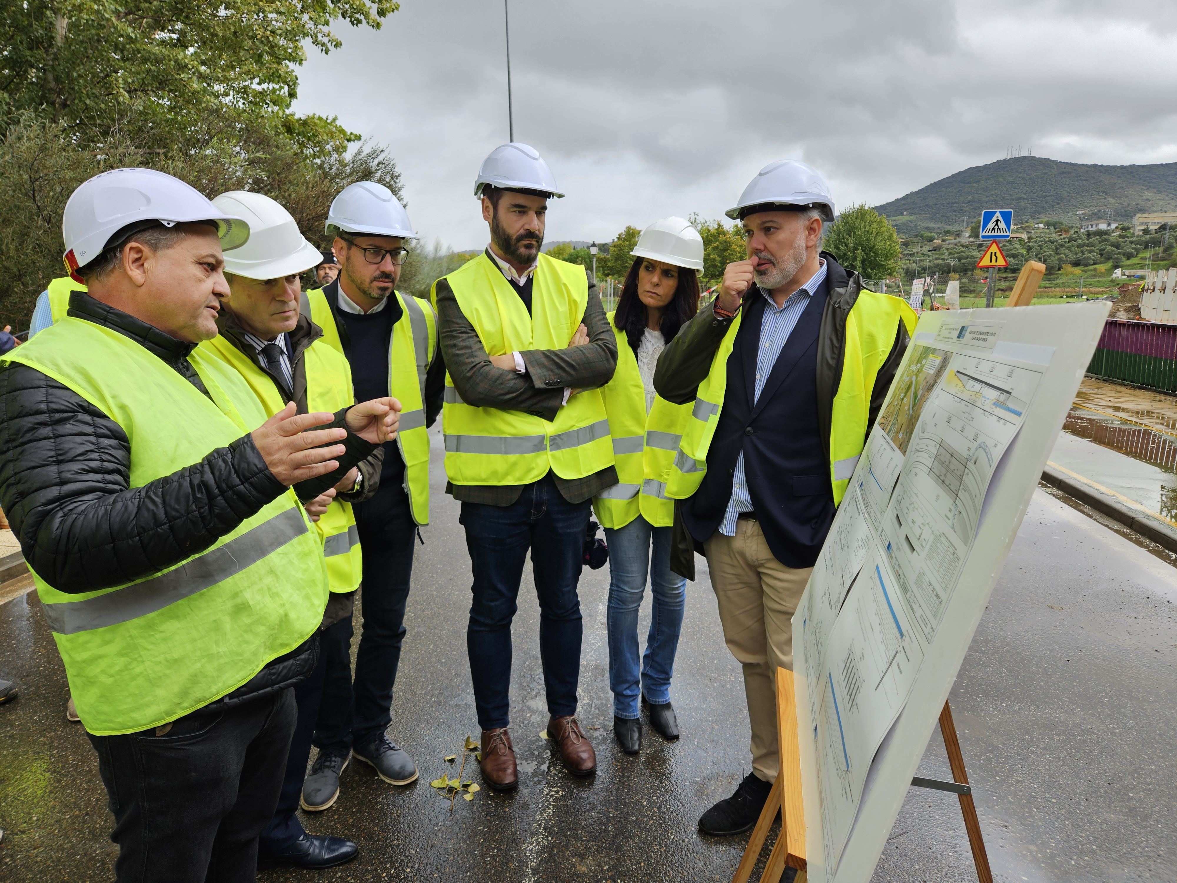 El consejero de Infraestructuras, Transporte y Vivienda, Manuel Martín Castizo, durante la visita a Plasencia