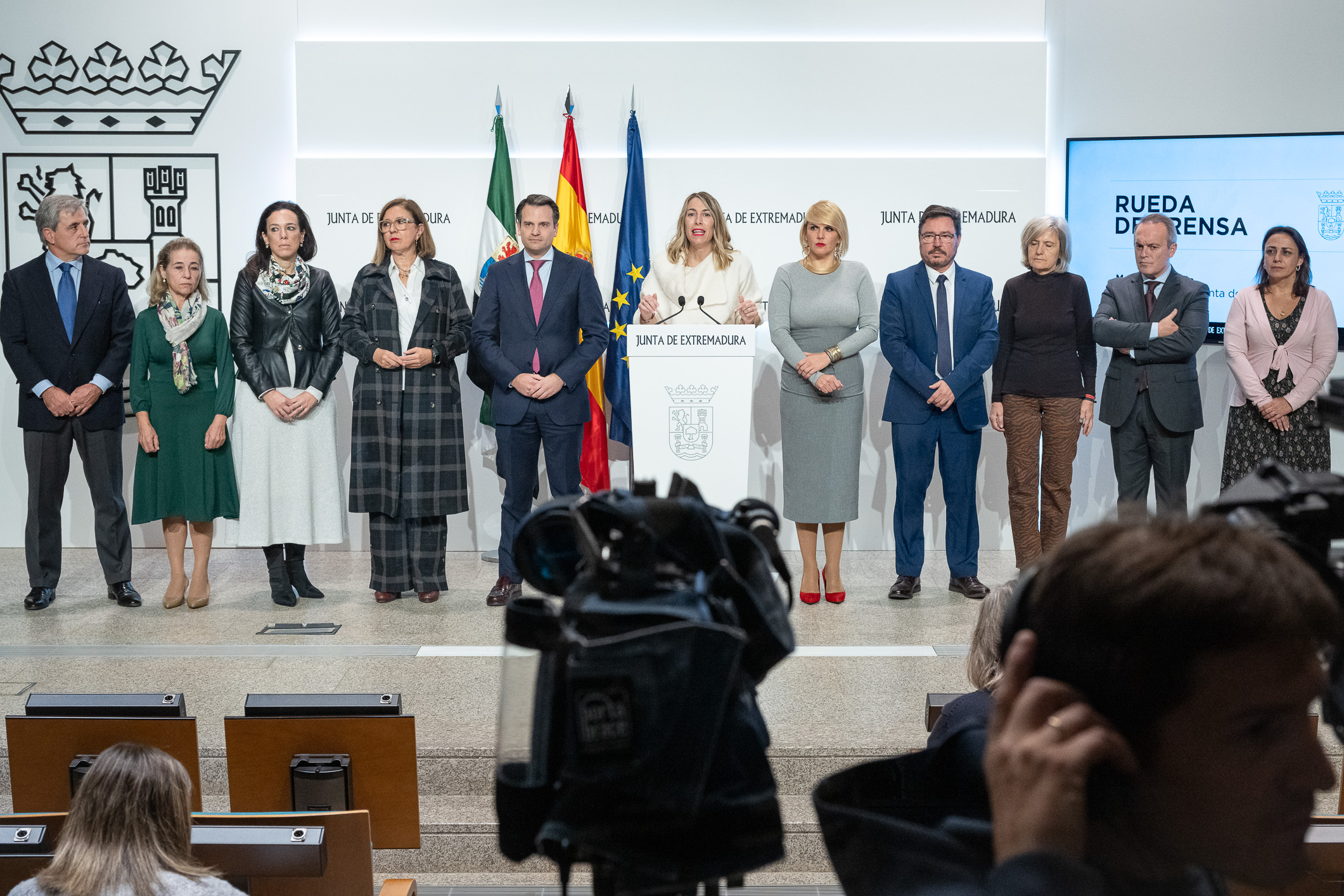 Presidenta de la Junta de Extremadura, María Guardiola, durante la rueda de prensa.