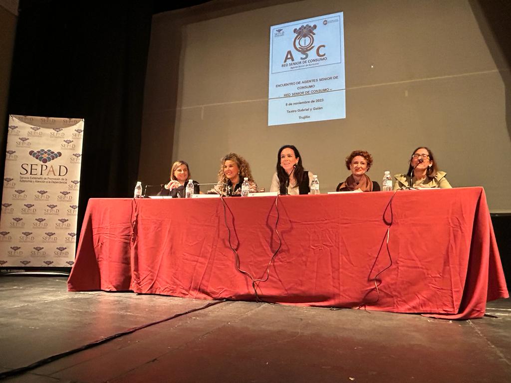 Imagen del artículo La consejera de Salud asiste en Trujillo al Encuentro de Intercambio de Experiencias de Agentes Senior de Consumo de Extremadura