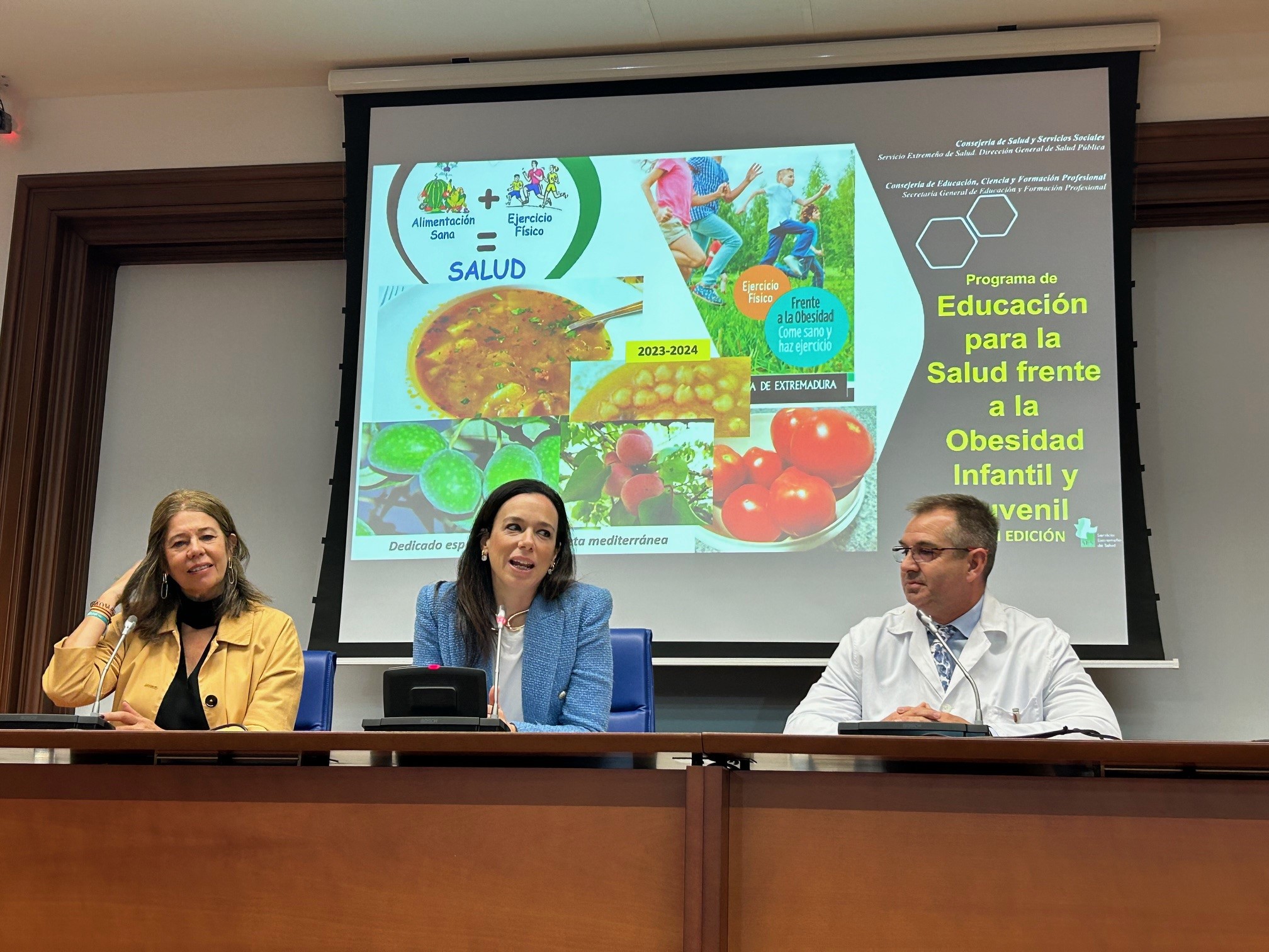 Foto de la consejera de Salud y Servicios Sociales durante la inauguración