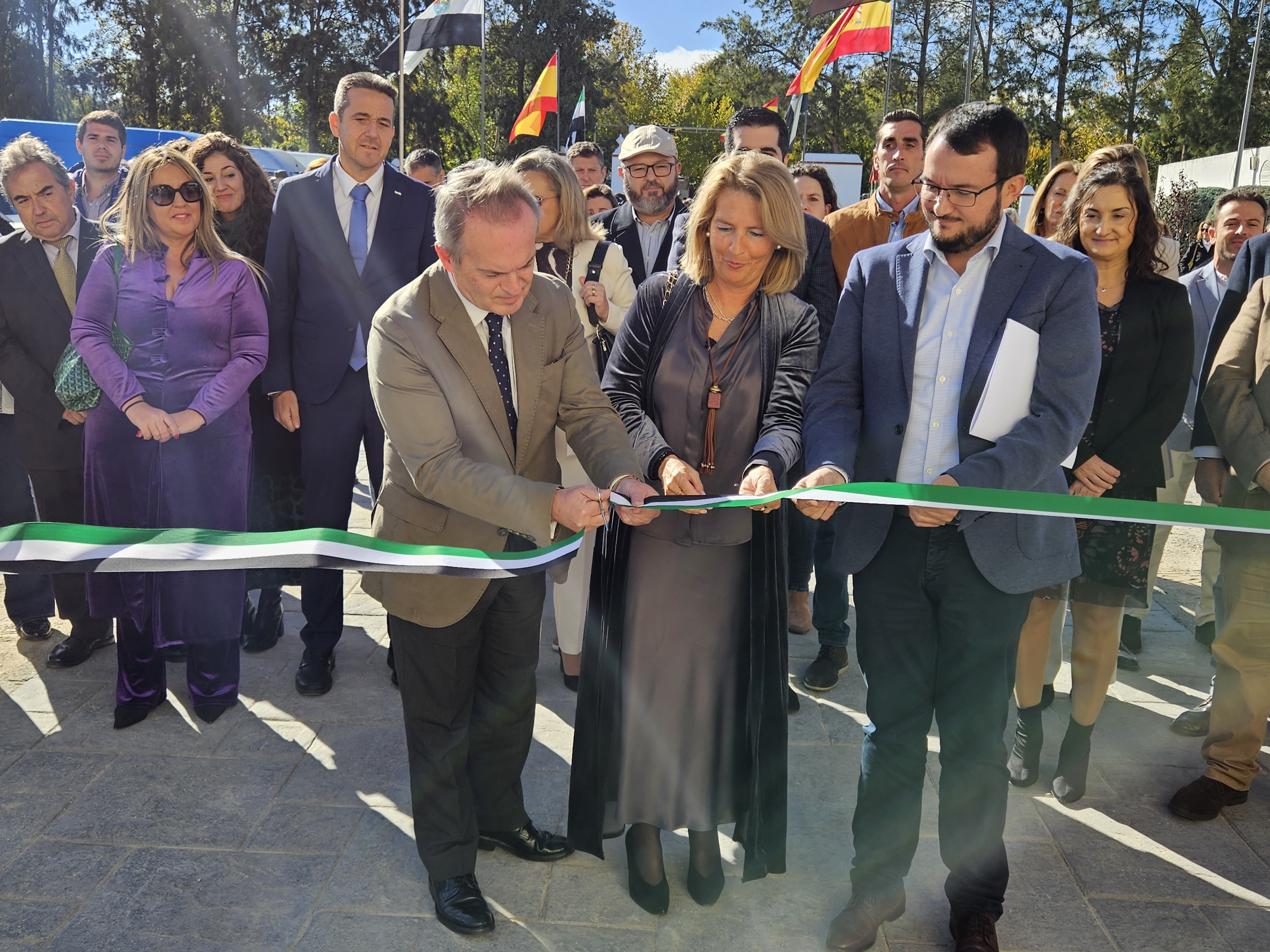 El consejero de Infraestructuras, Transporte y vivienda, Manuel Martín Castizo, durante la inauguración de la Feria de Azuaga. 