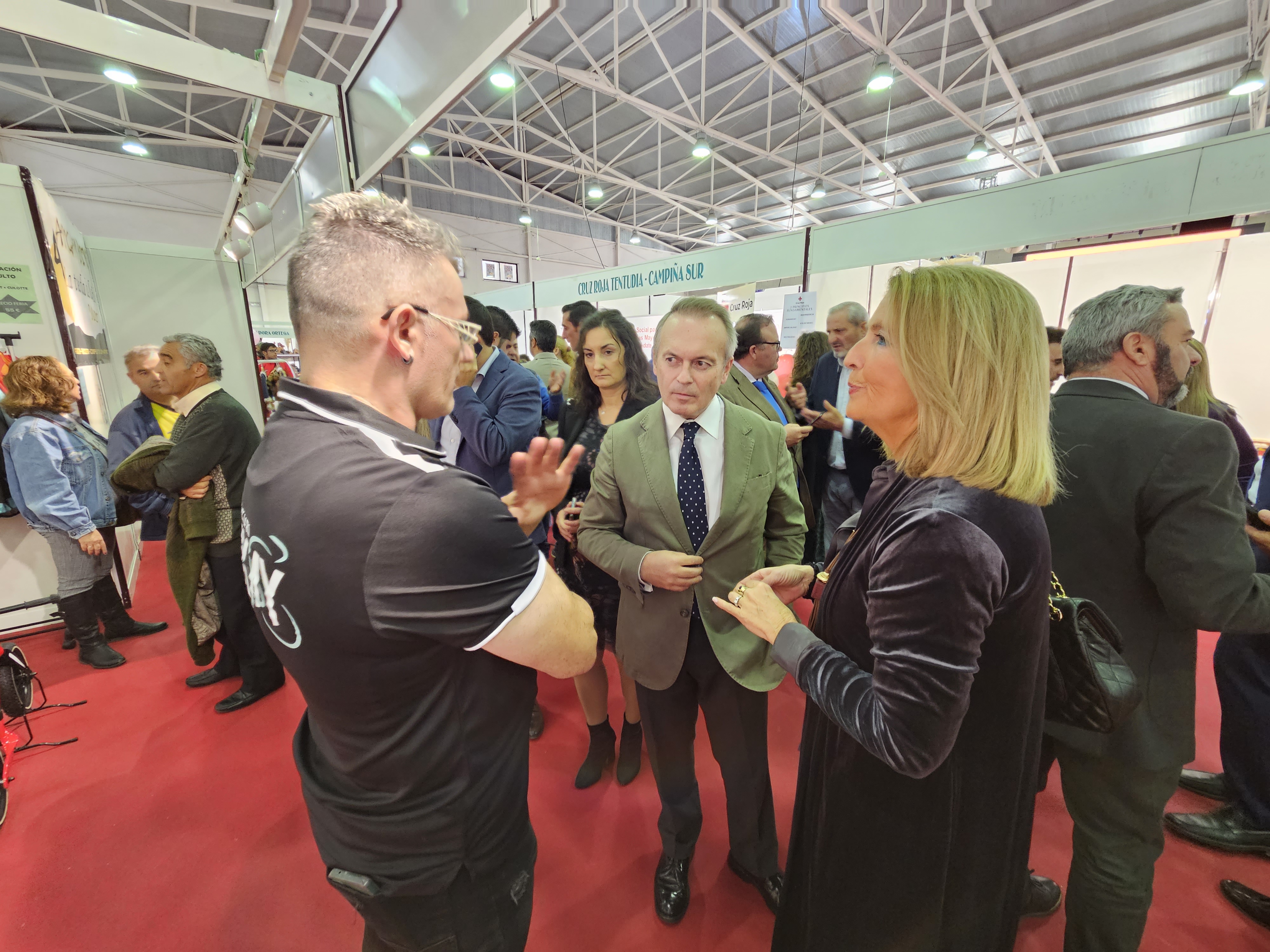 El consejero de Infraestructuras, Transporte y vivienda, Manuel Martín Castizo, durante la inauguración de la Feria de Azuaga 