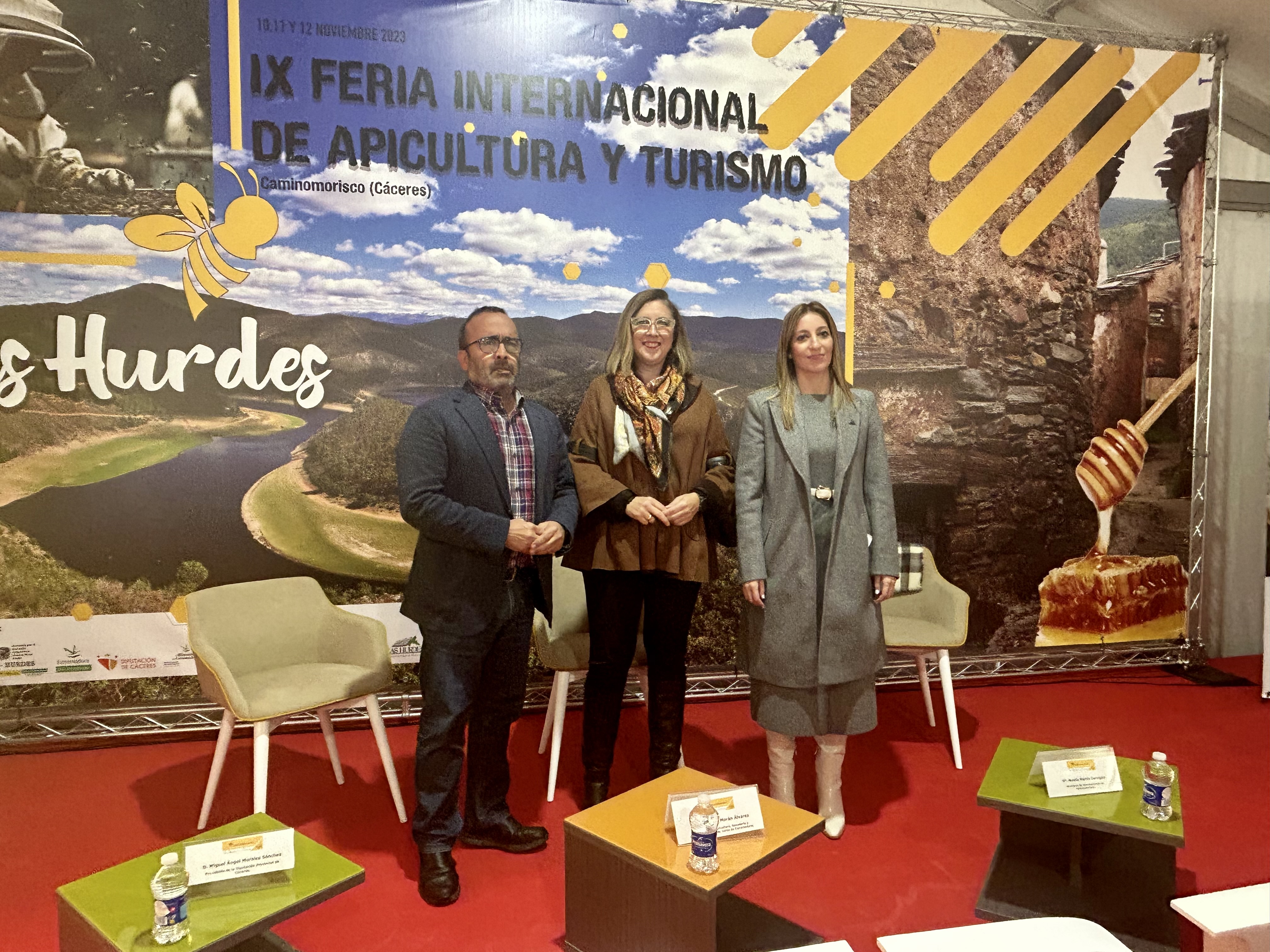 Image 4 of article Mercedes Morán garantiza el apoyo de la Junta a los sectores apícola y turístico en la IX Feria Internacional de Apicultura y Turismo de las Hurdes