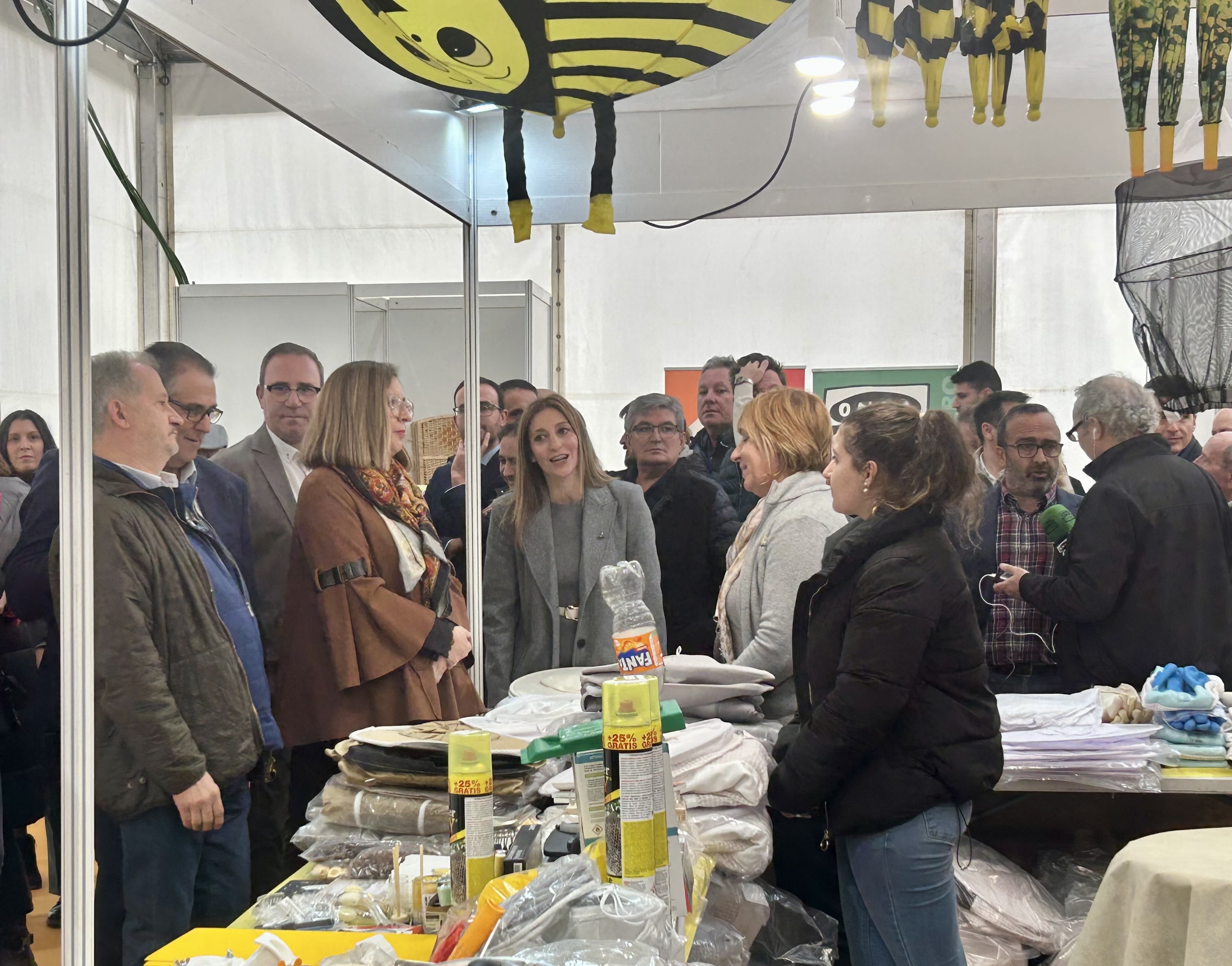 Image 7 of article Mercedes Morán garantiza el apoyo de la Junta a los sectores apícola y turístico en la IX Feria Internacional de Apicultura y Turismo de las Hurdes