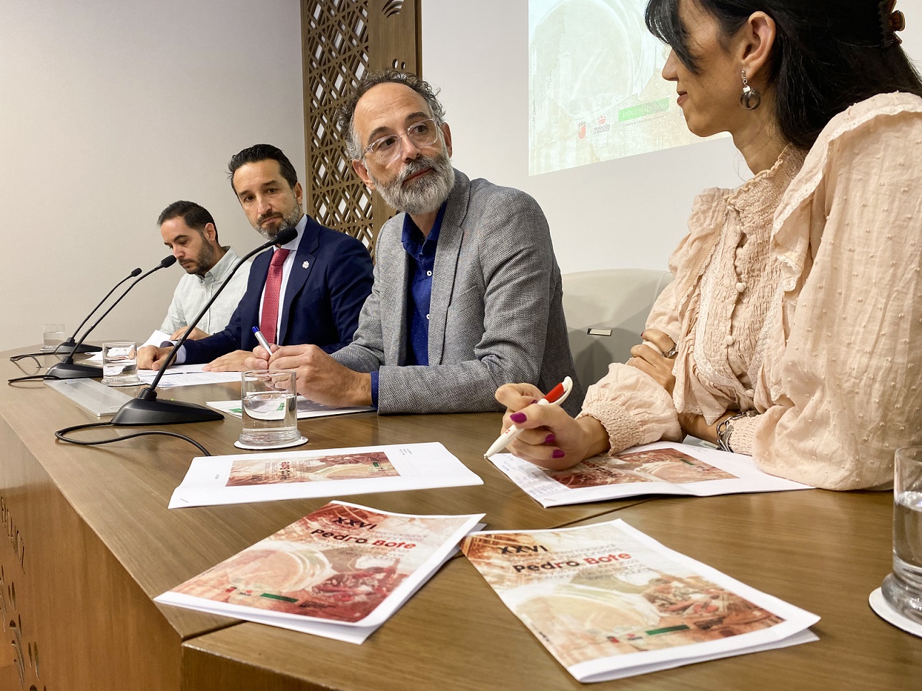 Foto del secretario general de Cultura y otras autoridades participantes en la presentación