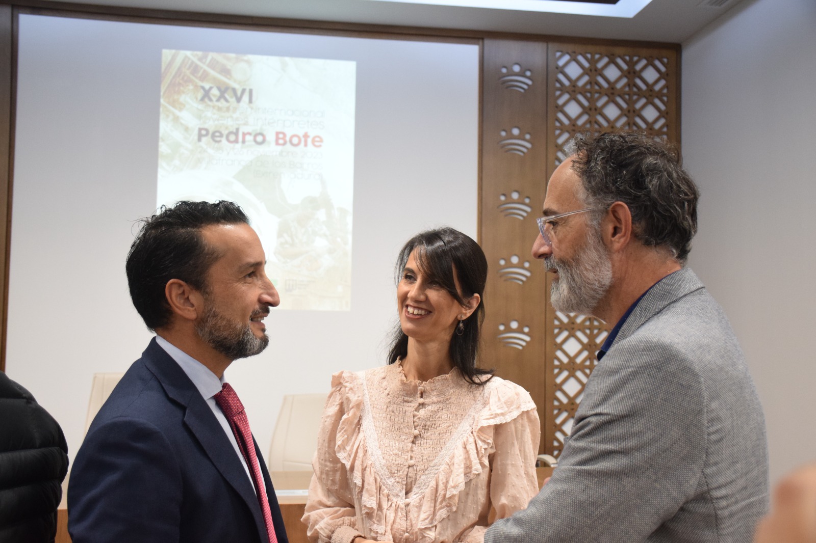 Foto del secretario general de Cultura y otras autoridades participantes en la presentación