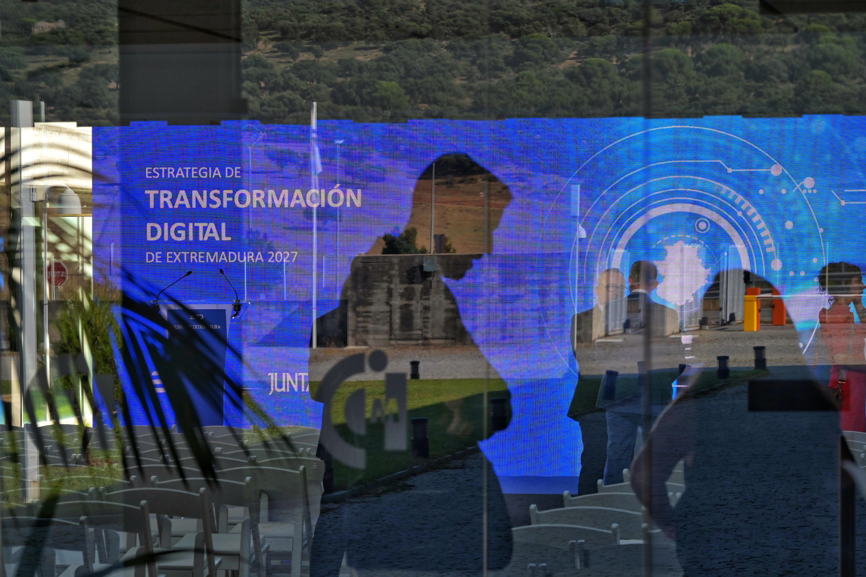 Imagen del artículo La Junta presenta la Estrategia de Transformación Digital de Extremadura 2027 con la visión de convertirnos en líderes en digitalización