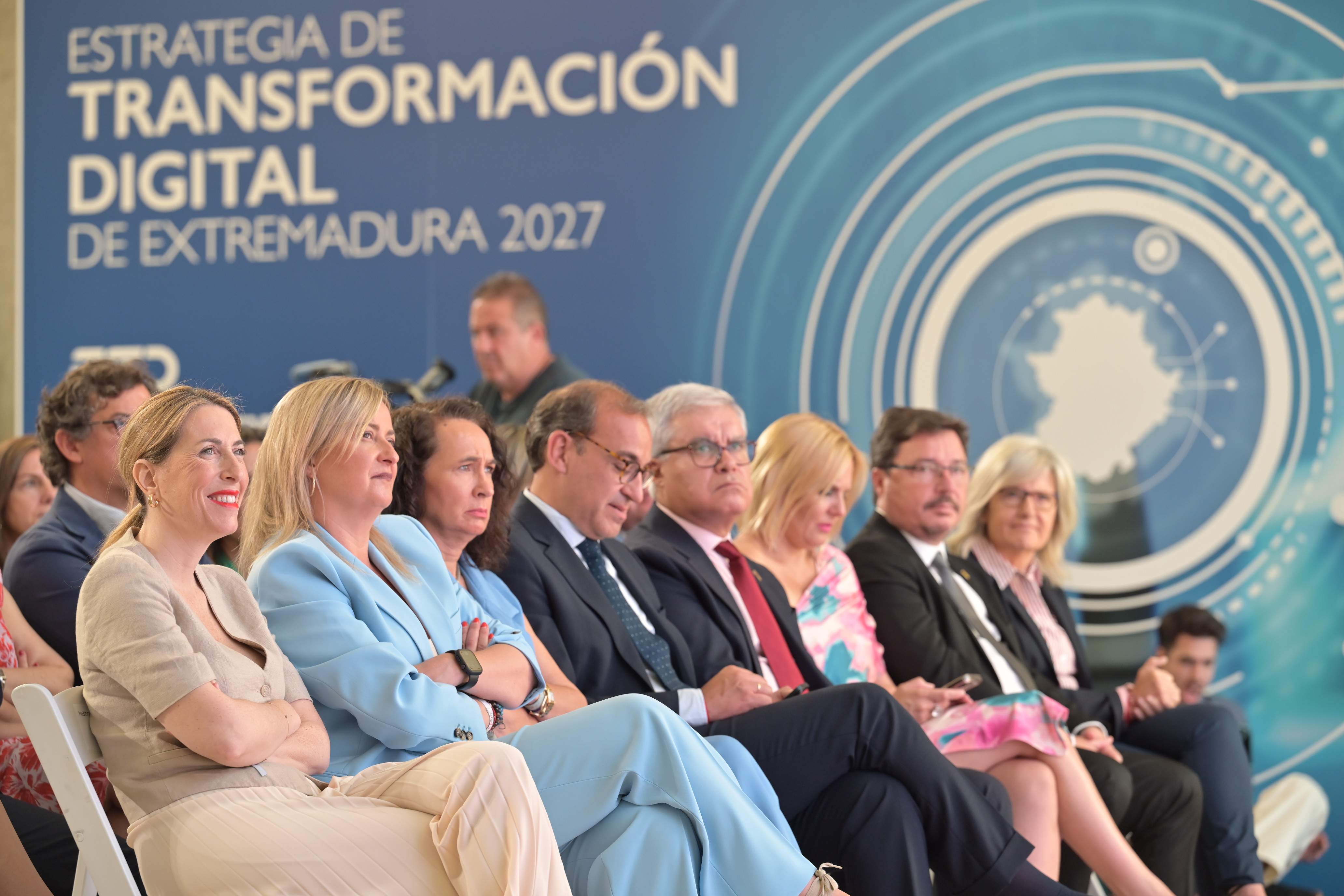 Image 5 of article La Junta presenta la Estrategia de Transformación Digital de Extremadura 2027 con la visión de convertirnos en líderes en digitalización