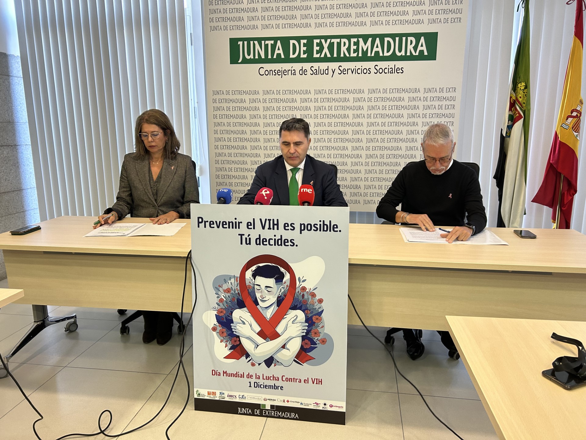 Image 0 of article La Junta de Extremadura se suma a las actividades programadas con motivo de la celebración del Día Mundial de la Lucha contra el SIDA