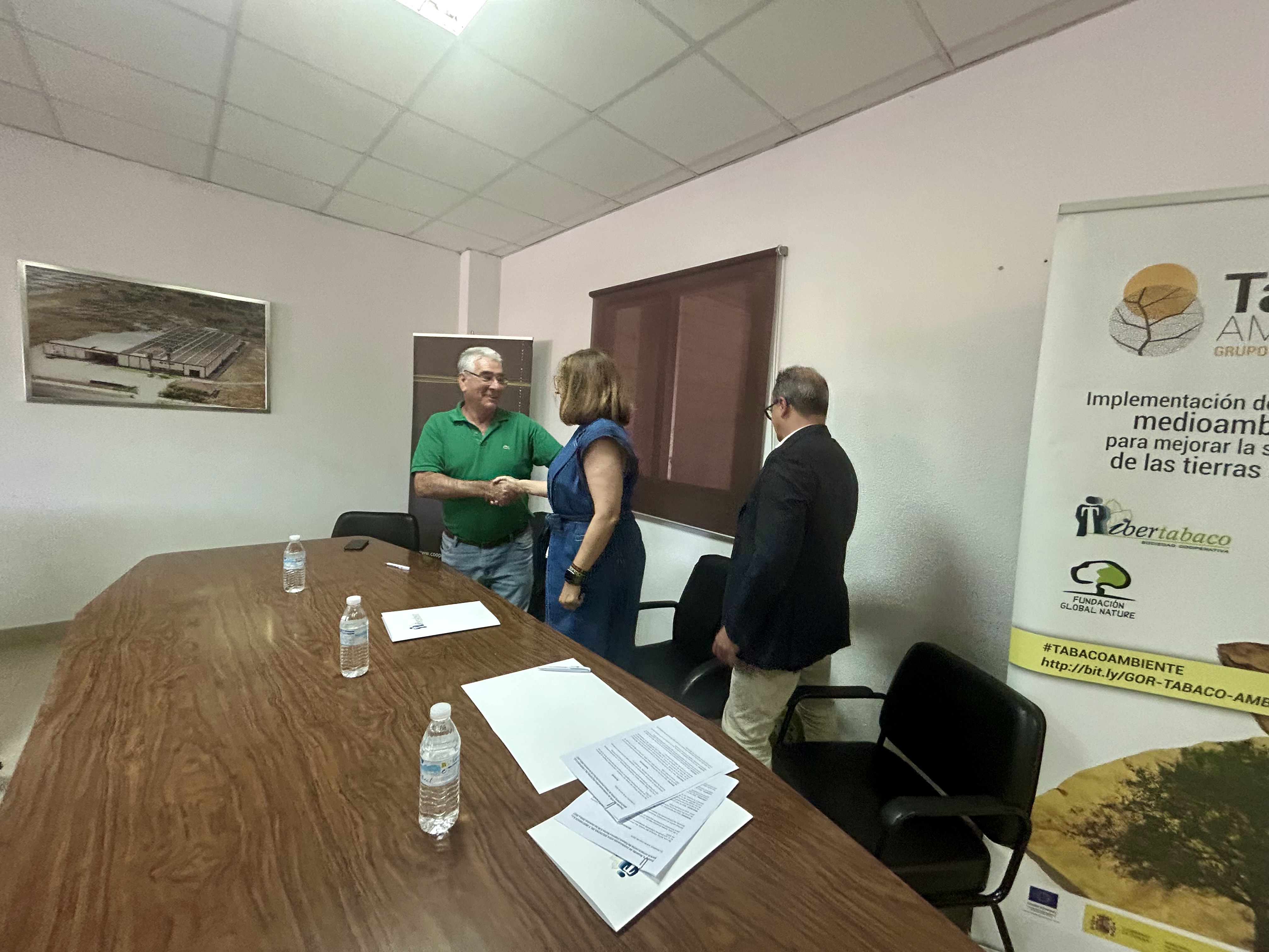 Image 2 of article Mercedes Morán celebra la prórroga del acuerdo entre Ibertabaco y Deltafina que refleja la importancia del sector tabaquero extremeño