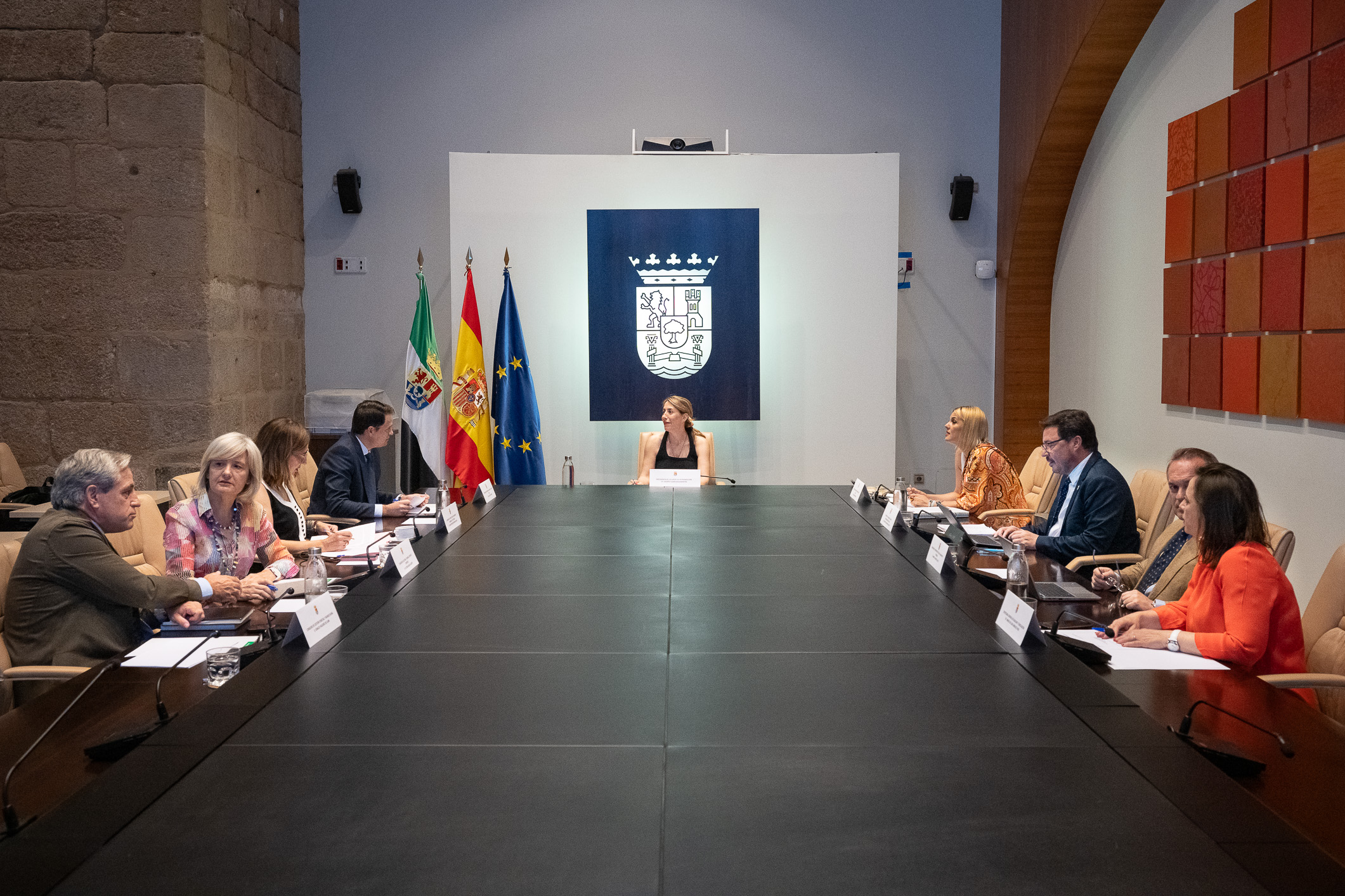 Imagen del artículo La Junta de Extremadura aprueba ayudas de hasta 10.800 euros para los jóvenes que compren su vivienda en pequeños municipios