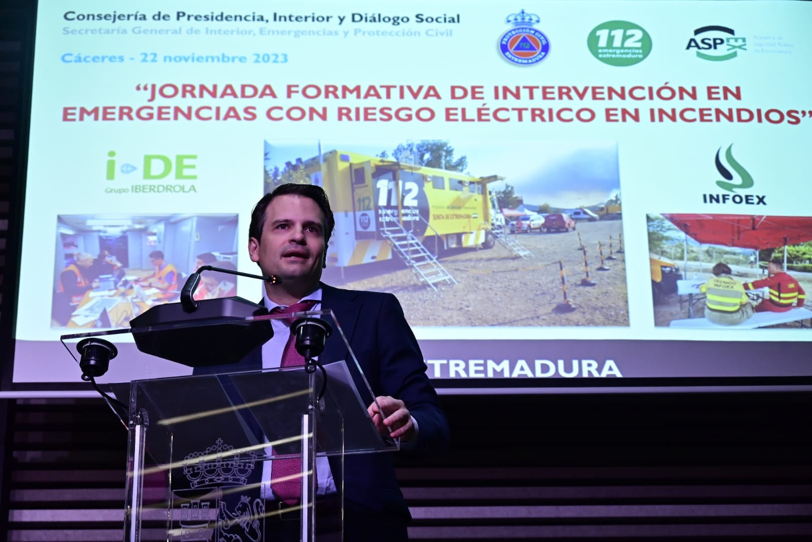 Imagen del artículo Abel Bautista inaugura las jornadas formativas de intervención en emergencias con riesgo eléctrico en incendios forestales