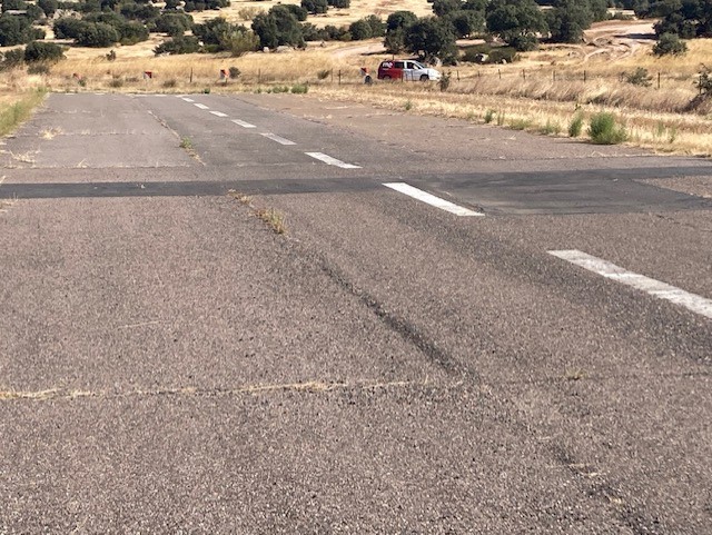 Imagen del artículo El consejero Manuel Martín anuncia una inversión de casi 150.000 euros para mejorar la pista del aeródromo de Mérida