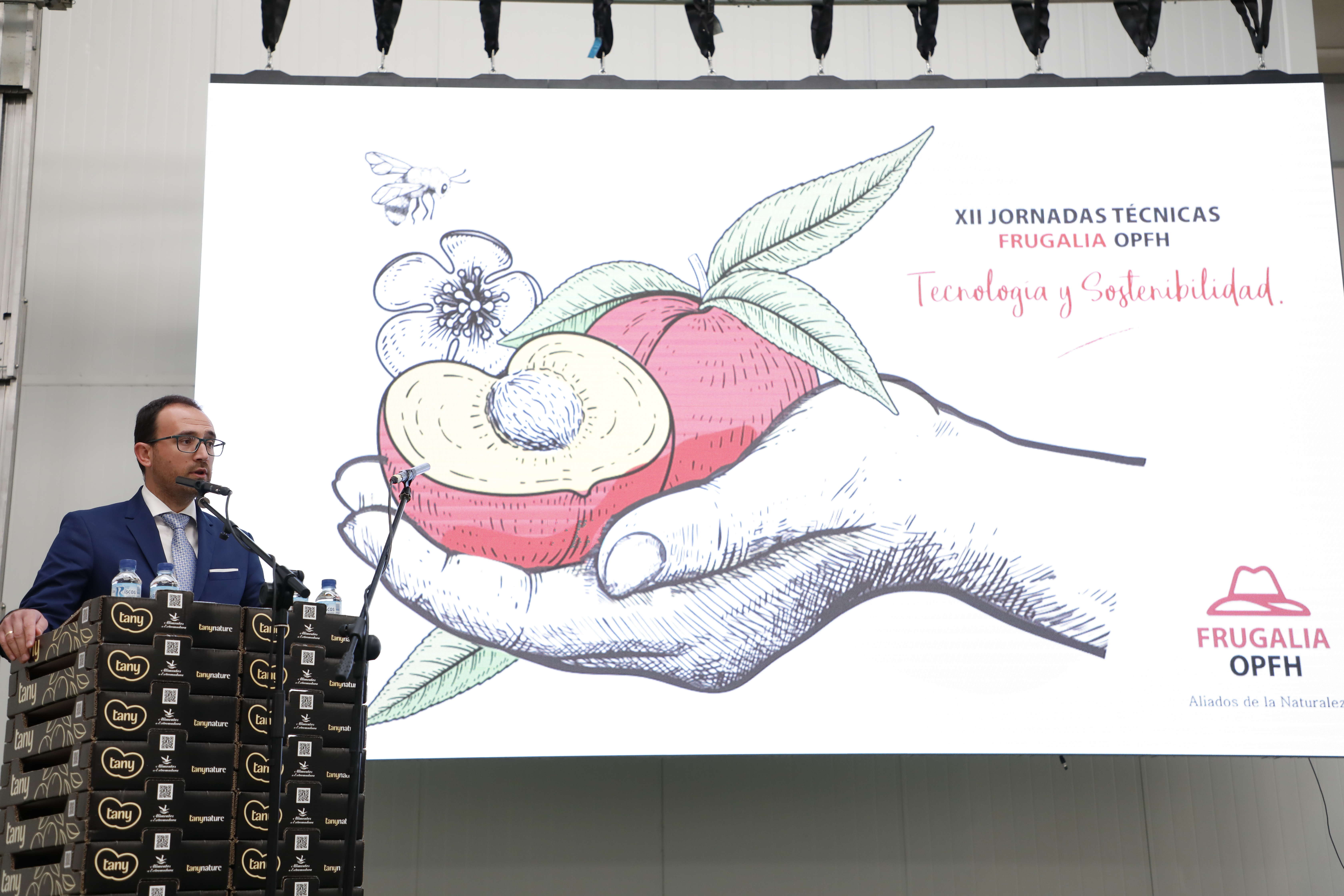 Imagen del artículo Agricultura destaca la capacidad de innovar del 'puntero' sector de la fruta de hueso en Extremadura