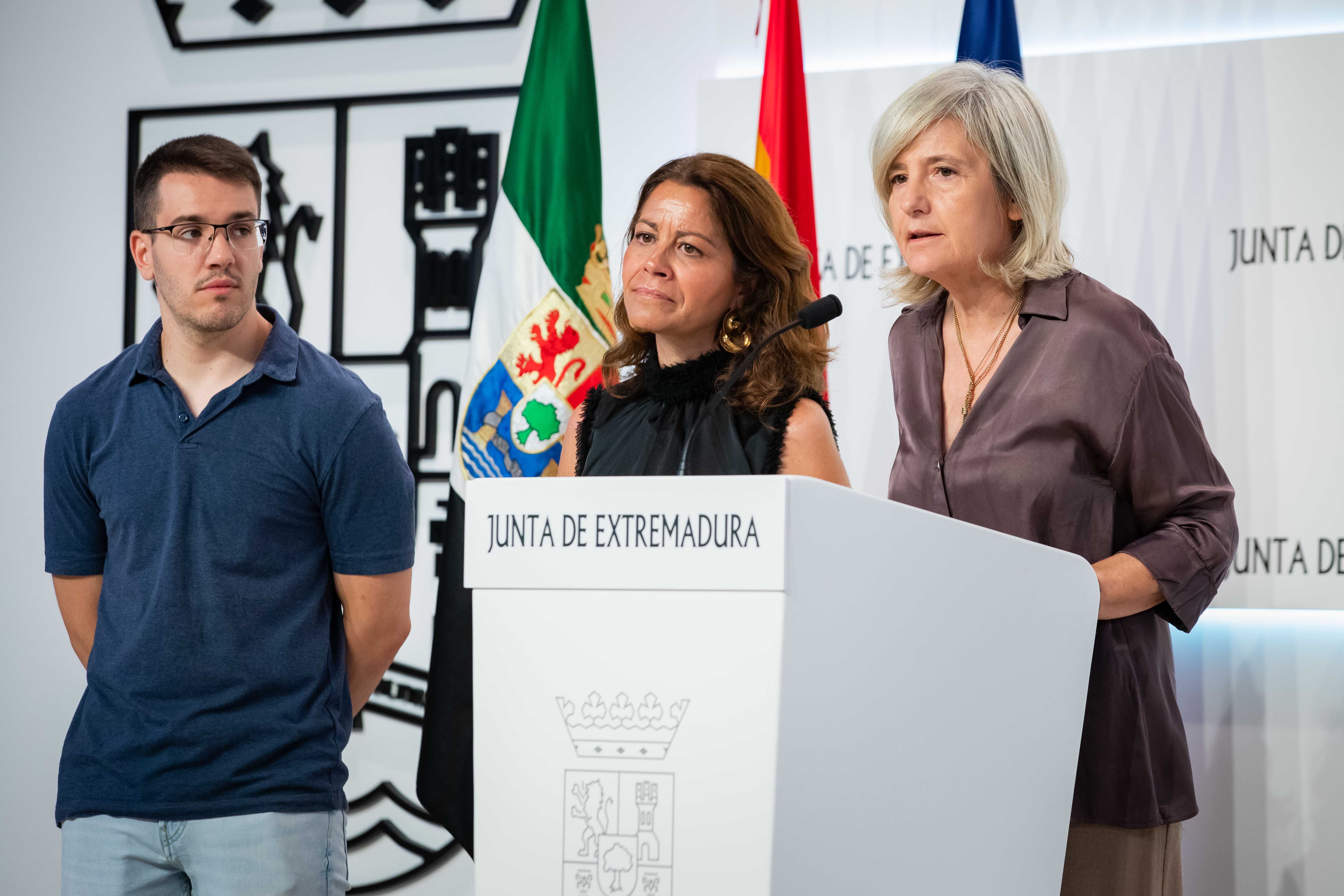 Imagen de la consejera de Cultura durante la rueda de prensa