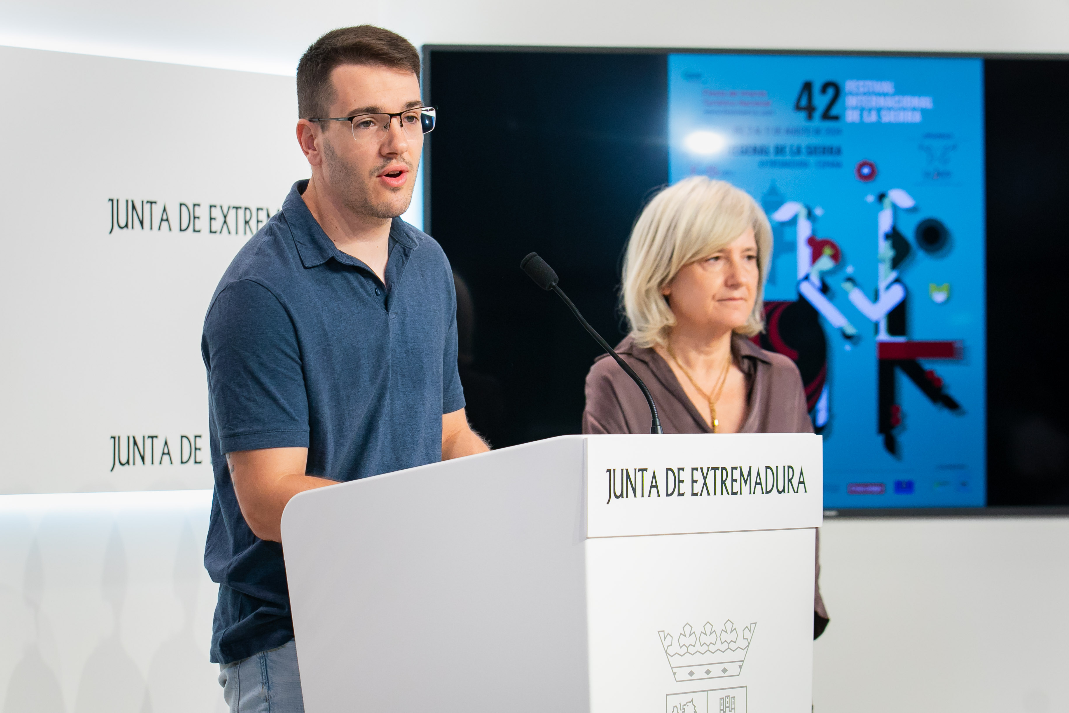 Imagen del representante de Los Jateros durante la rueda de prensa