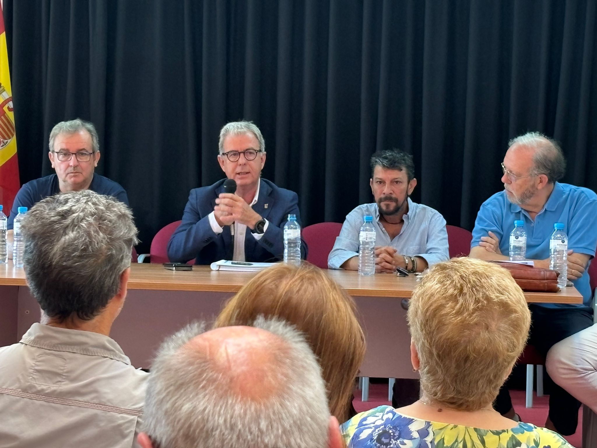 Reunión con los vecinos de Oliva de Plasencia foto