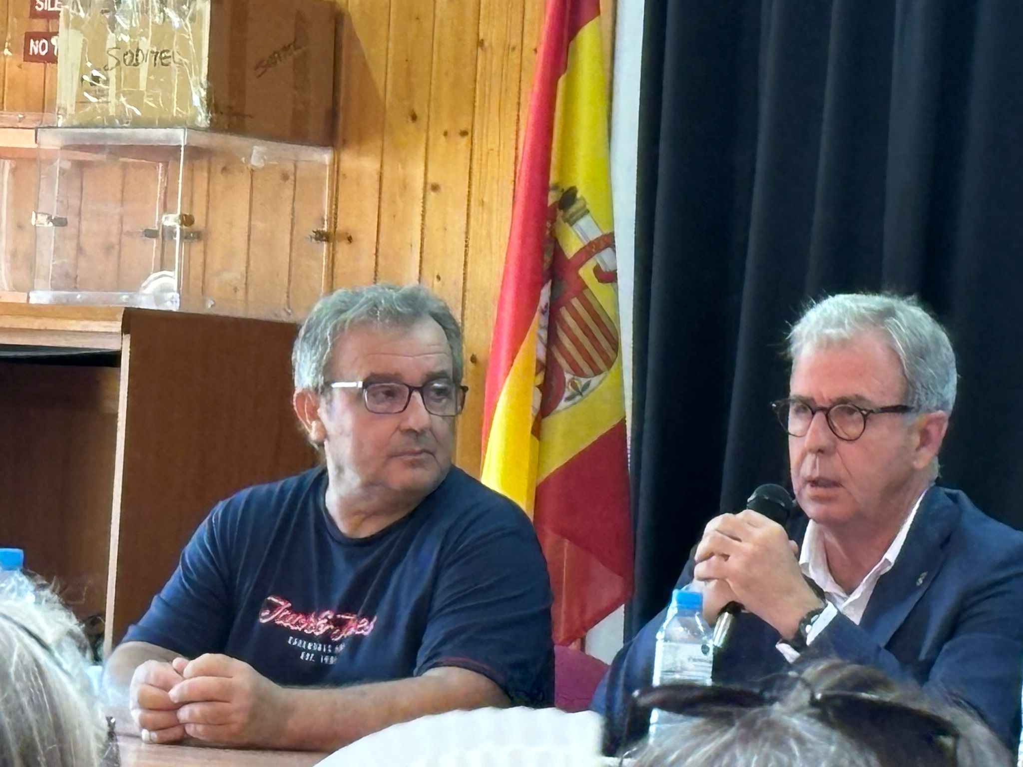 Reunión con los vecinos de Oliva de Plasencia foto 5