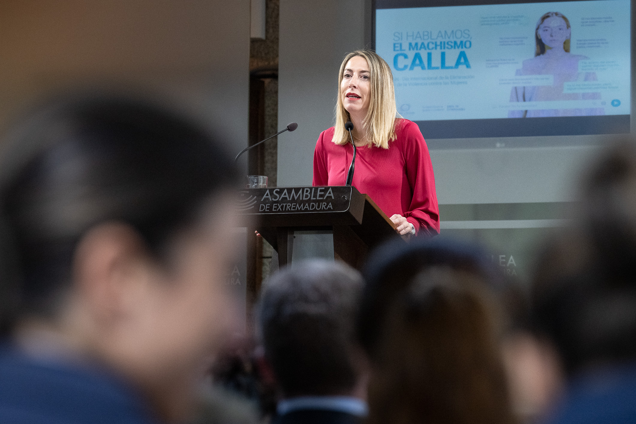 Intervención de la presidenta de la Junta de Extremadura, María Guardiola, durante el acto institucional con motivo del 25N.