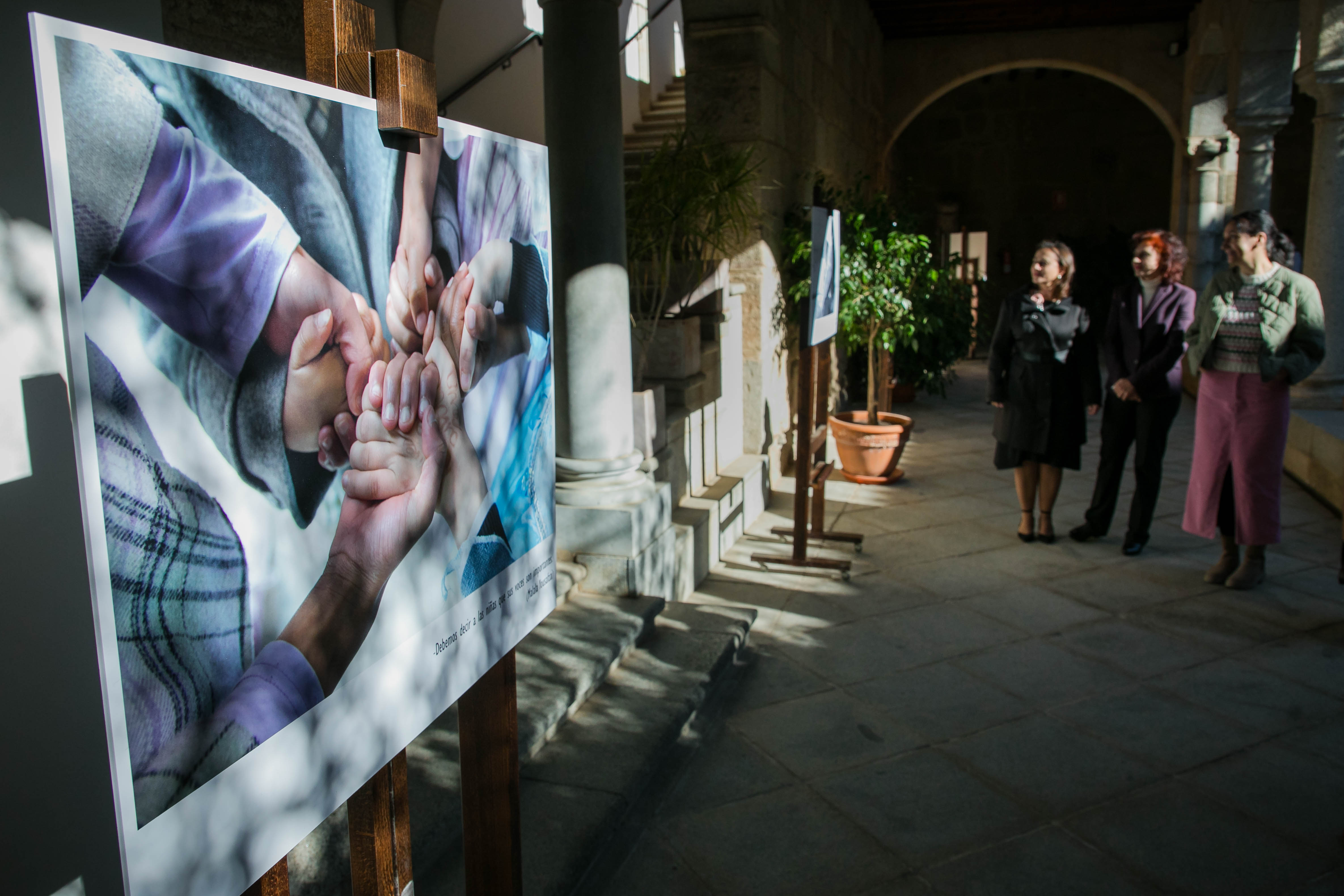 Image 2 of article La exposición fotográfica 'Siendo hermanas, somos invencibles' pretende visibilizar la realidad de las víctimas de violencia de género