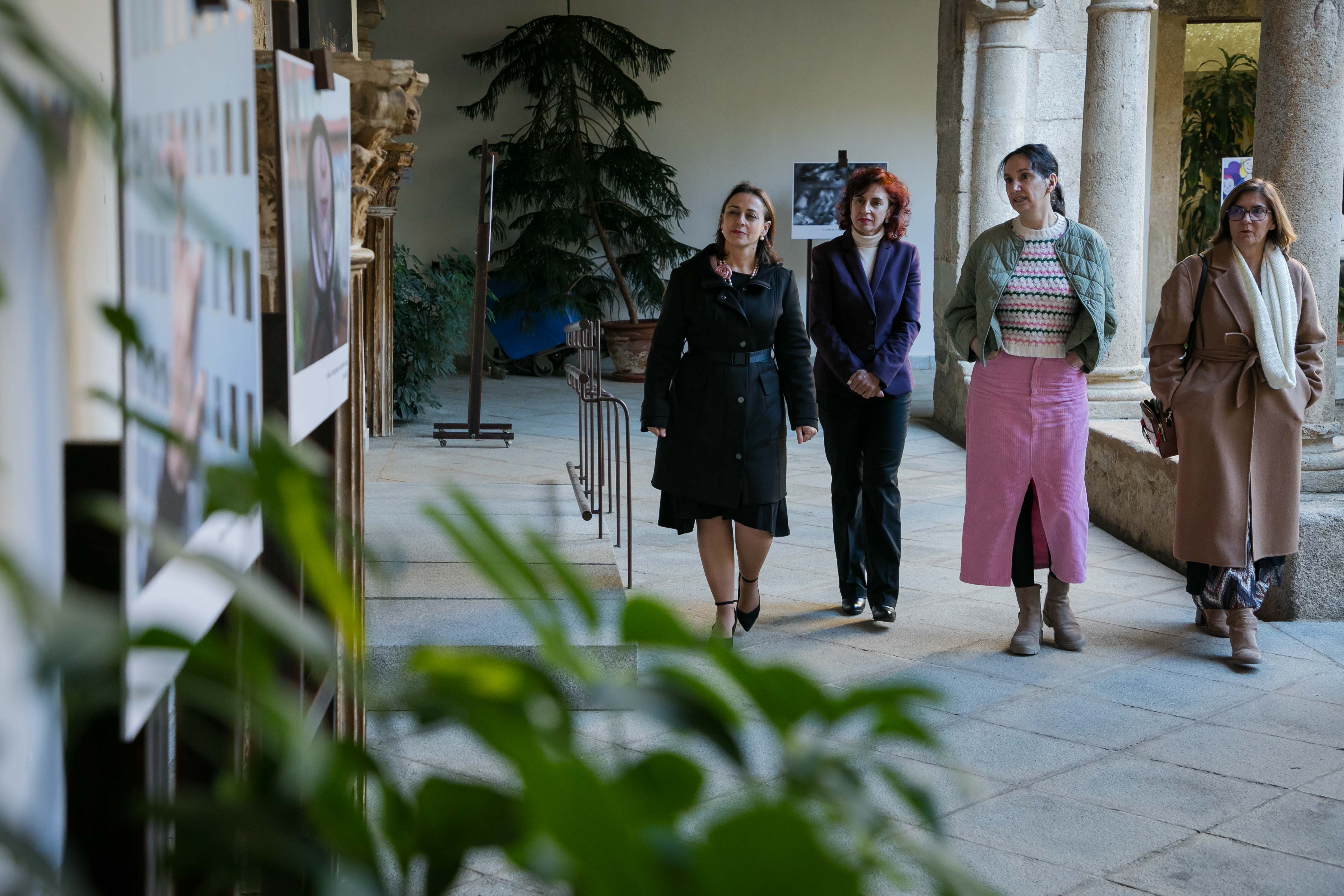 Imagen del artículo La exposición fotográfica 'Siendo hermanas, somos invencibles' pretende visibilizar la realidad de las víctimas de violencia de género