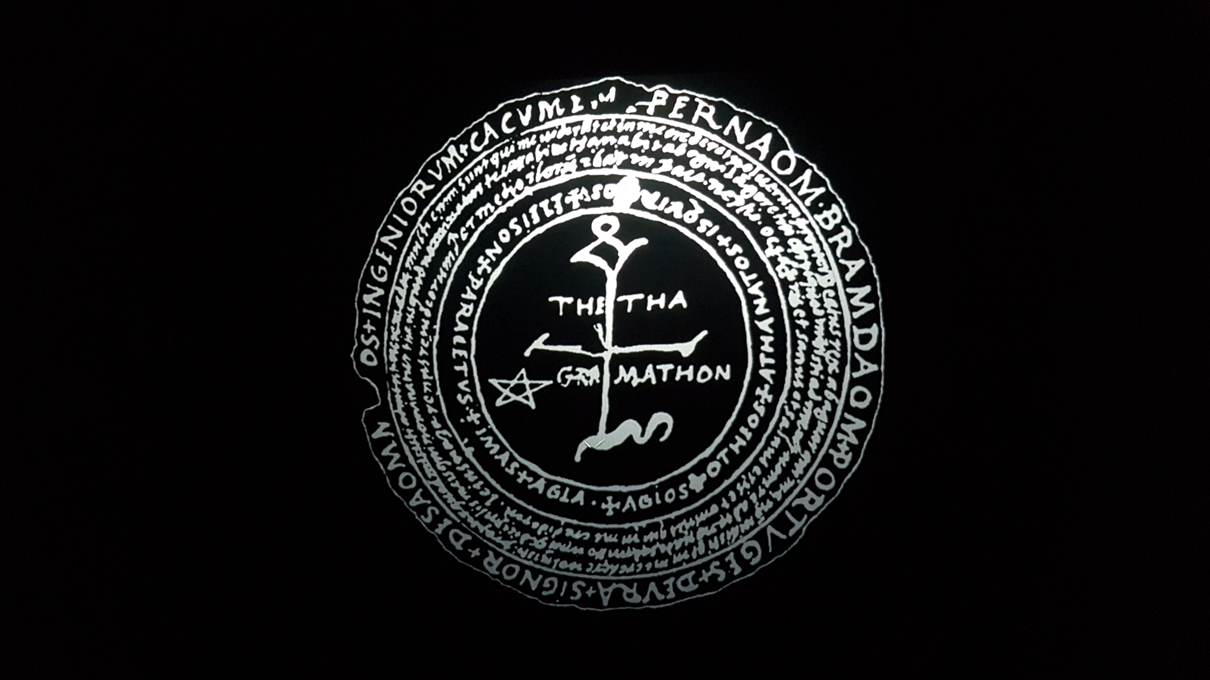 Imagen del artículo La Biblioteca Nacional de España exhibe una reproducción del amuleto de Fernão Brandão hallado en la biblioteca de Barcarrota