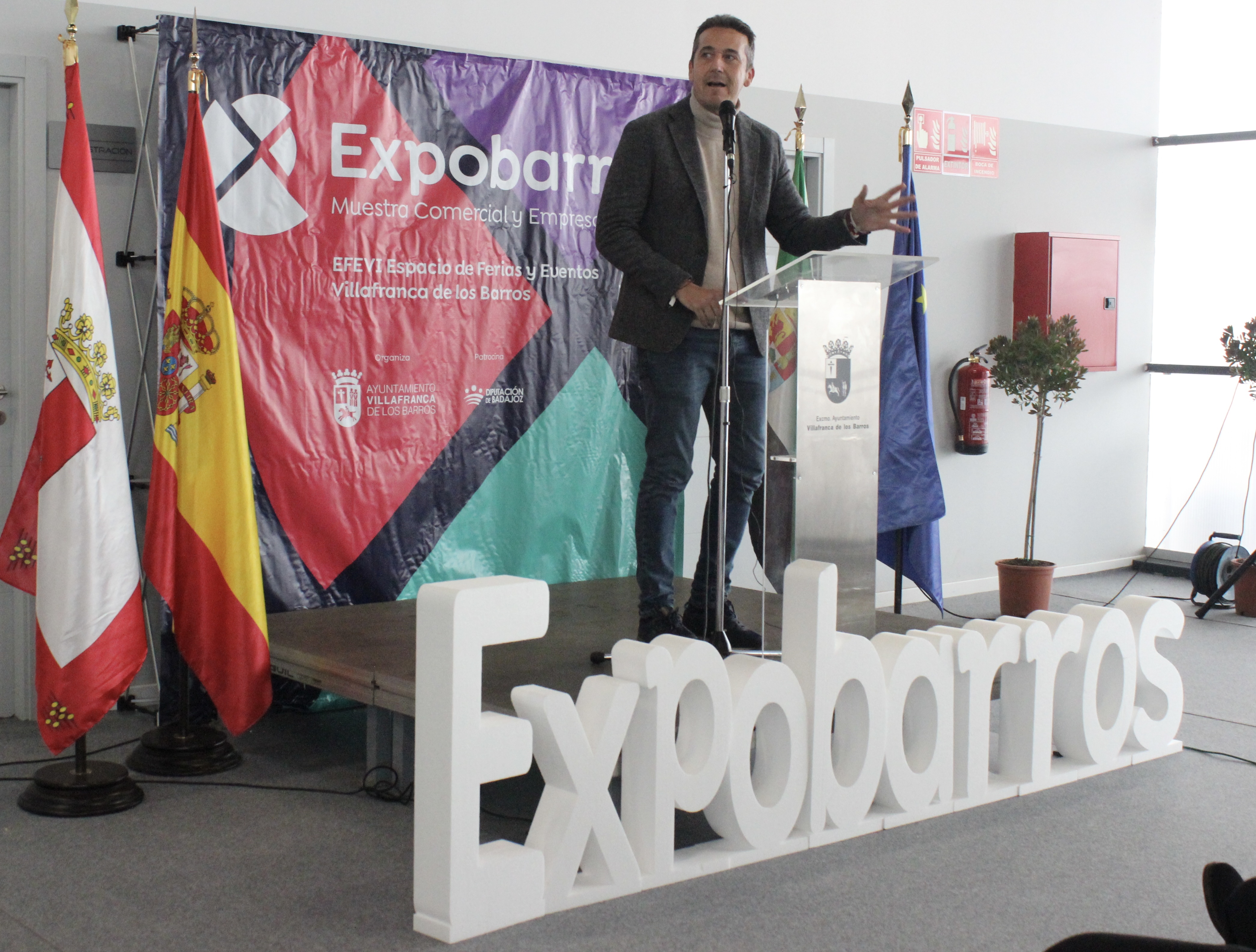 El secretario general de Economía, Empresa y Comercio, Víctor Píriz, interviene en la inauguración de la XXIII Edición de Expobarros