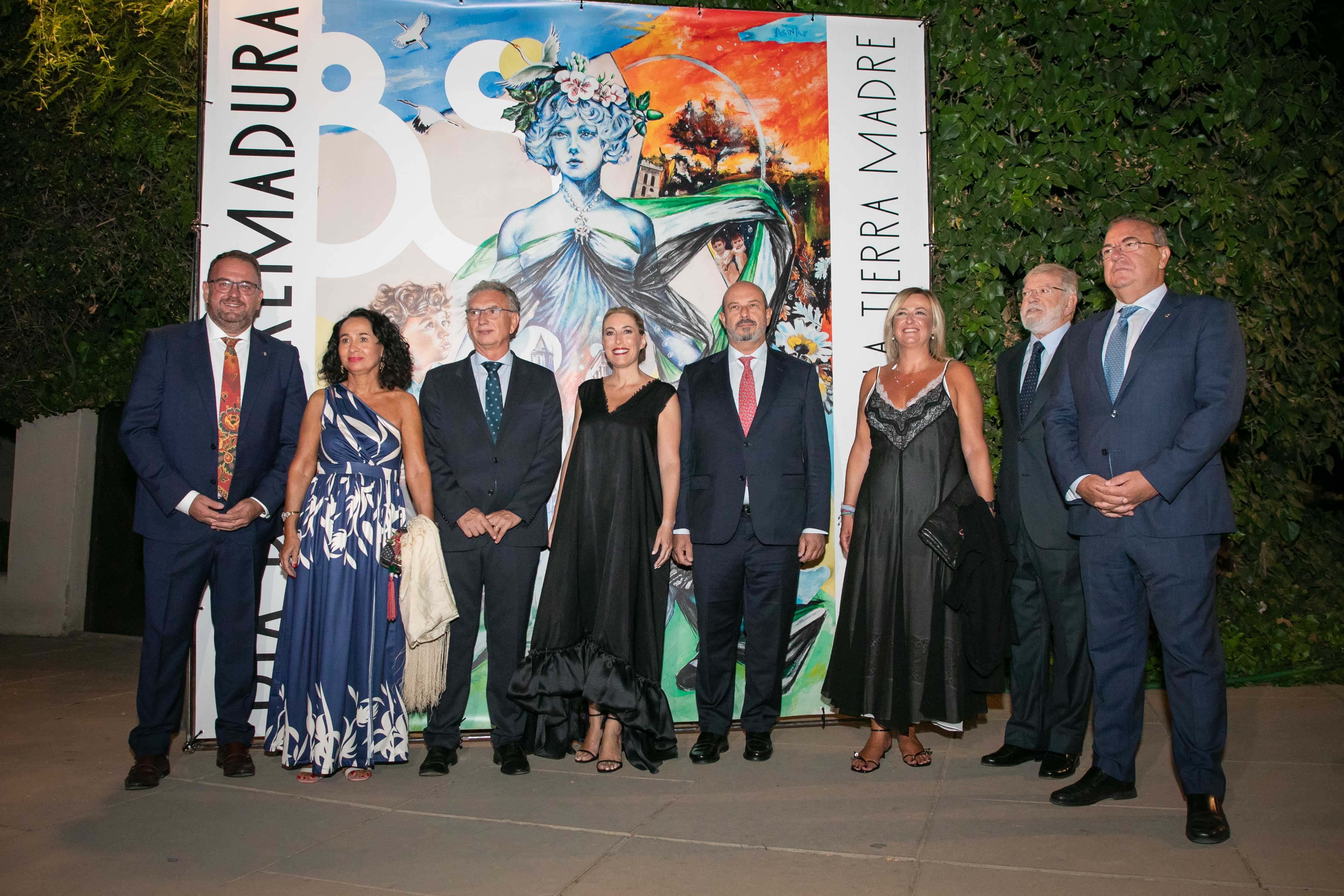 Imagen del artículo María Guardiola destaca el esfuerzo y el trabajo de los galardonados con las Medallas de Extremadura 2024, ejemplos de los valores de la 'Tierra Madre'