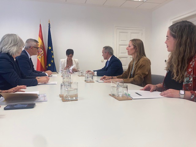 Imagen del artículo El consejero Manuel Martín destaca en el Ministerio que en menos de tres meses ya se ha adjudicado la mitad del presupuesto de la Junta para el aval de vivienda joven